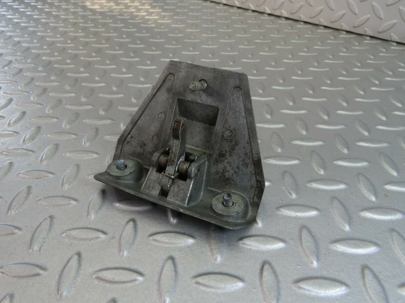 7893 Mercedes-Benz W115 220D Boot Latch Lock