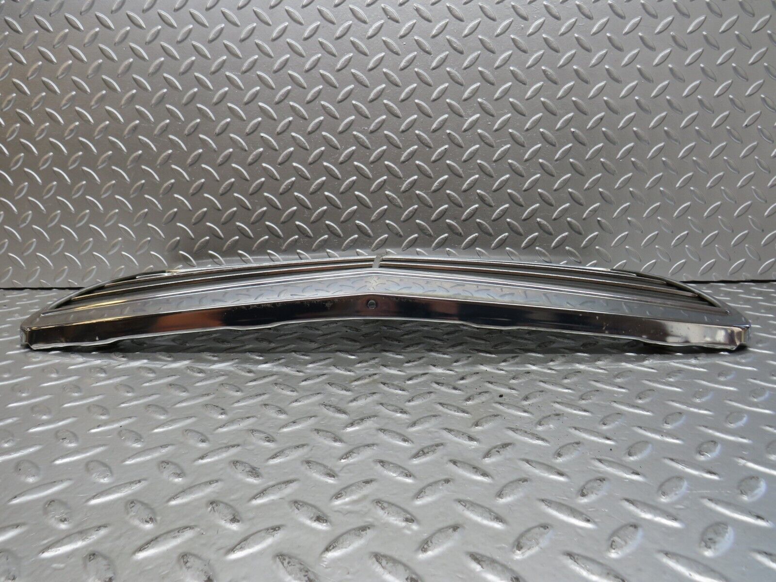 27769 Mercedes-Benz S124 300TE Wagon Bonnet Grill Chrome 1248880323