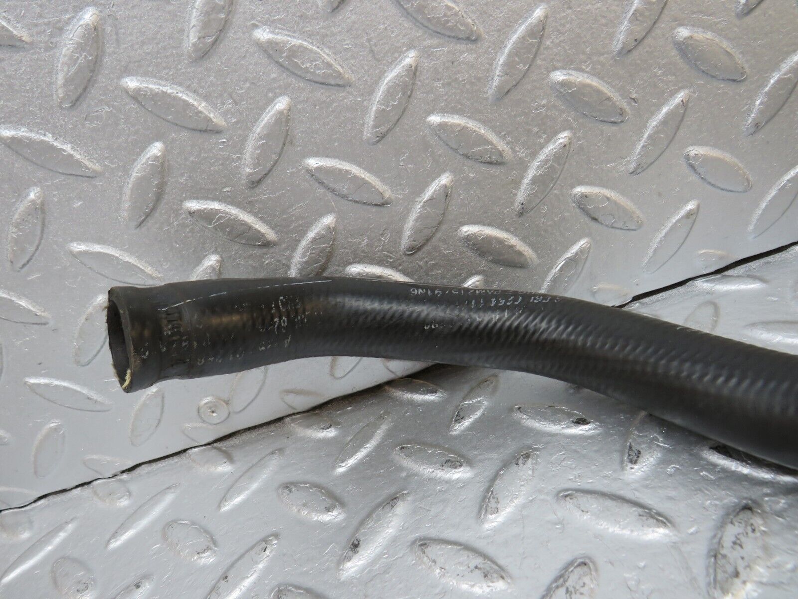 39690 Mercedes-Benz R129 320SL Coupe Radiator Lower Hose Pipe 1295012582