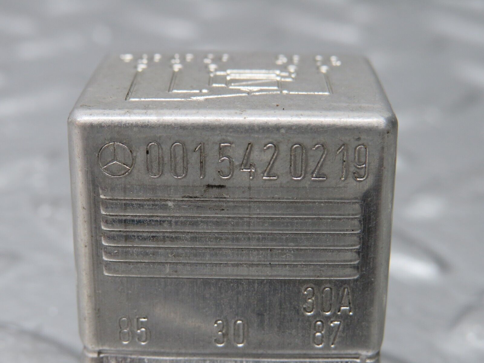 34060 Mercedes-Benz W124 260E Multi Purpose Relay 0015420219