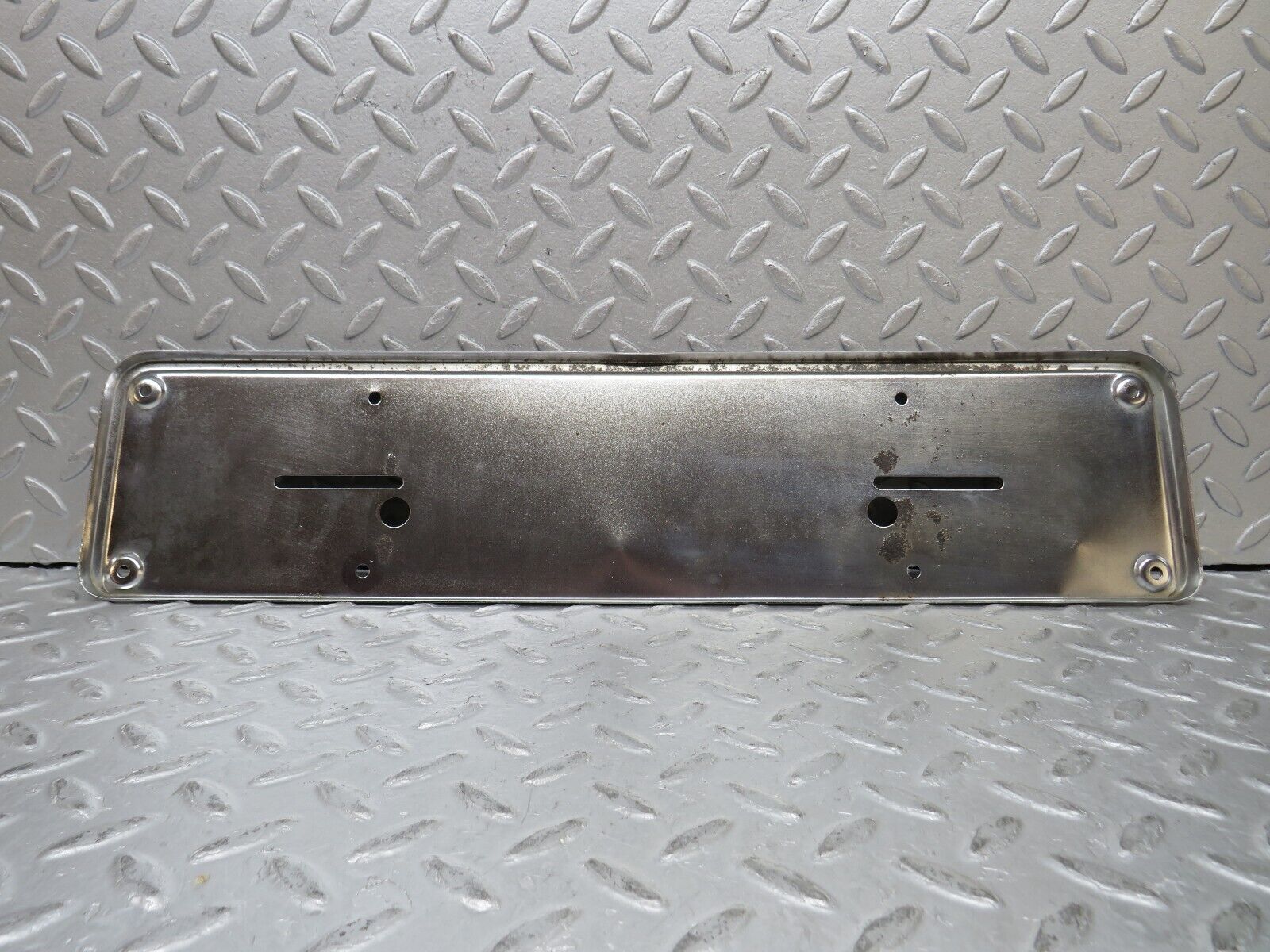 37385 Mercedes-Benz W109 300SEL Rear number Plate Holder Chrome