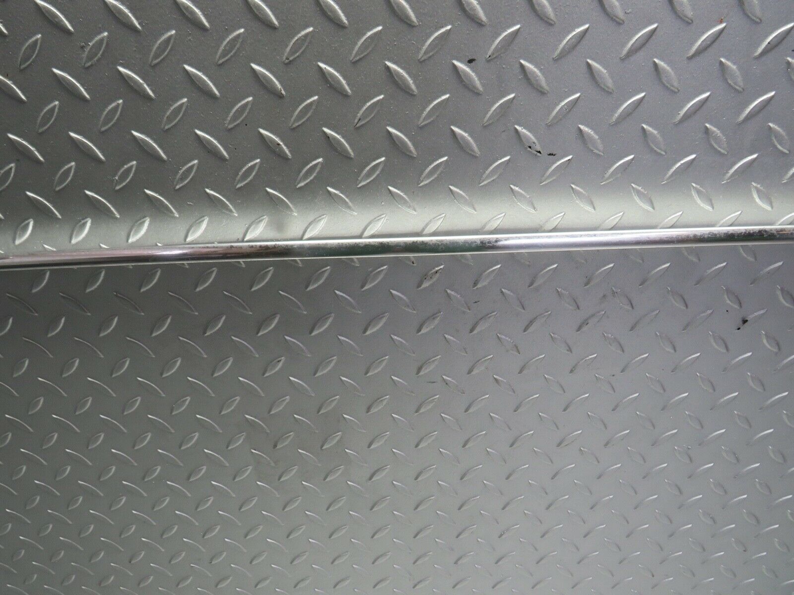 21807 Mercedes-Benz W126 300SE Roof Chrome Trim Right Side