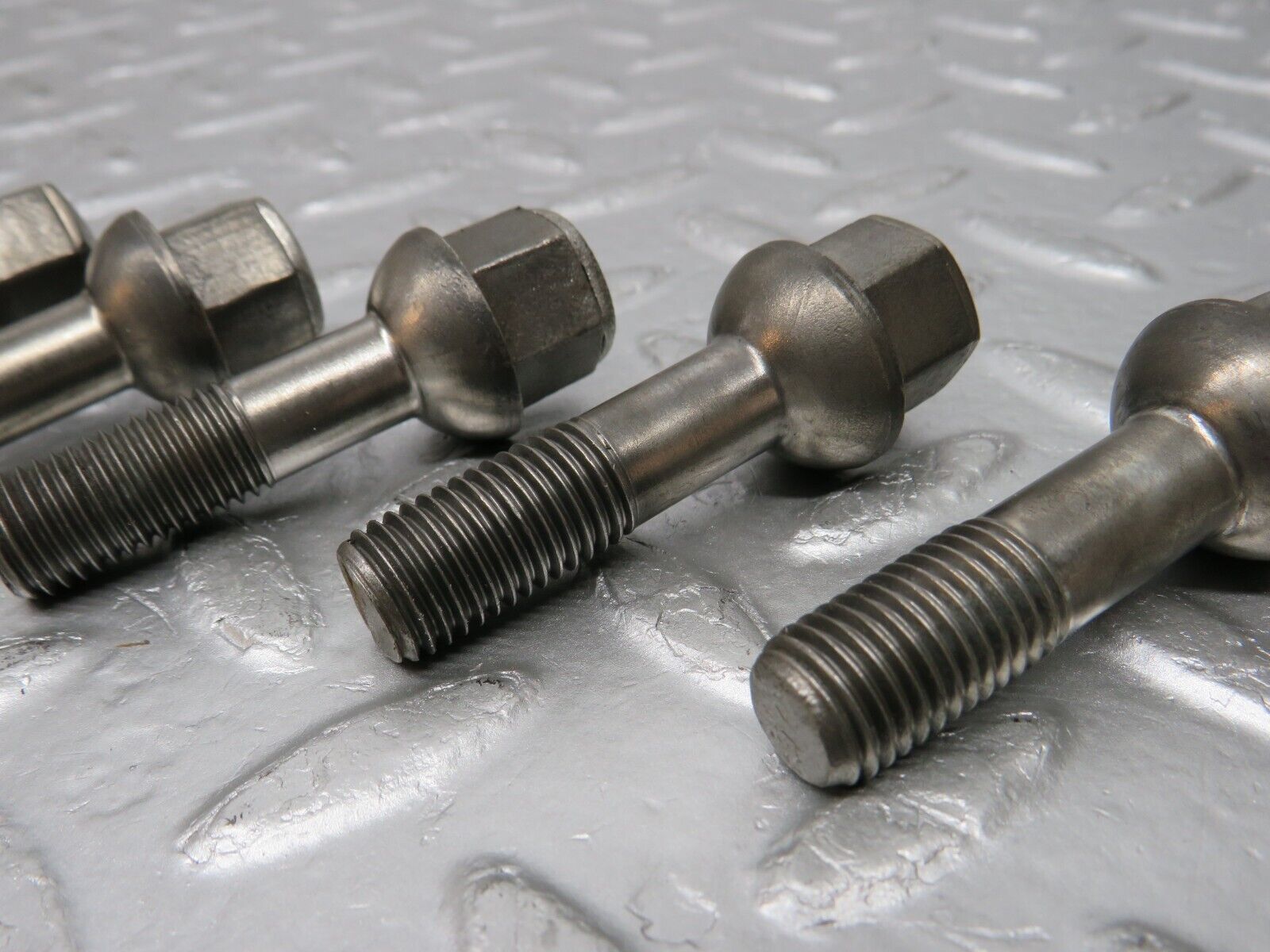 32641 Mercedes-Benz 5x Alloy Wheel Lug Bolt M12x1.5