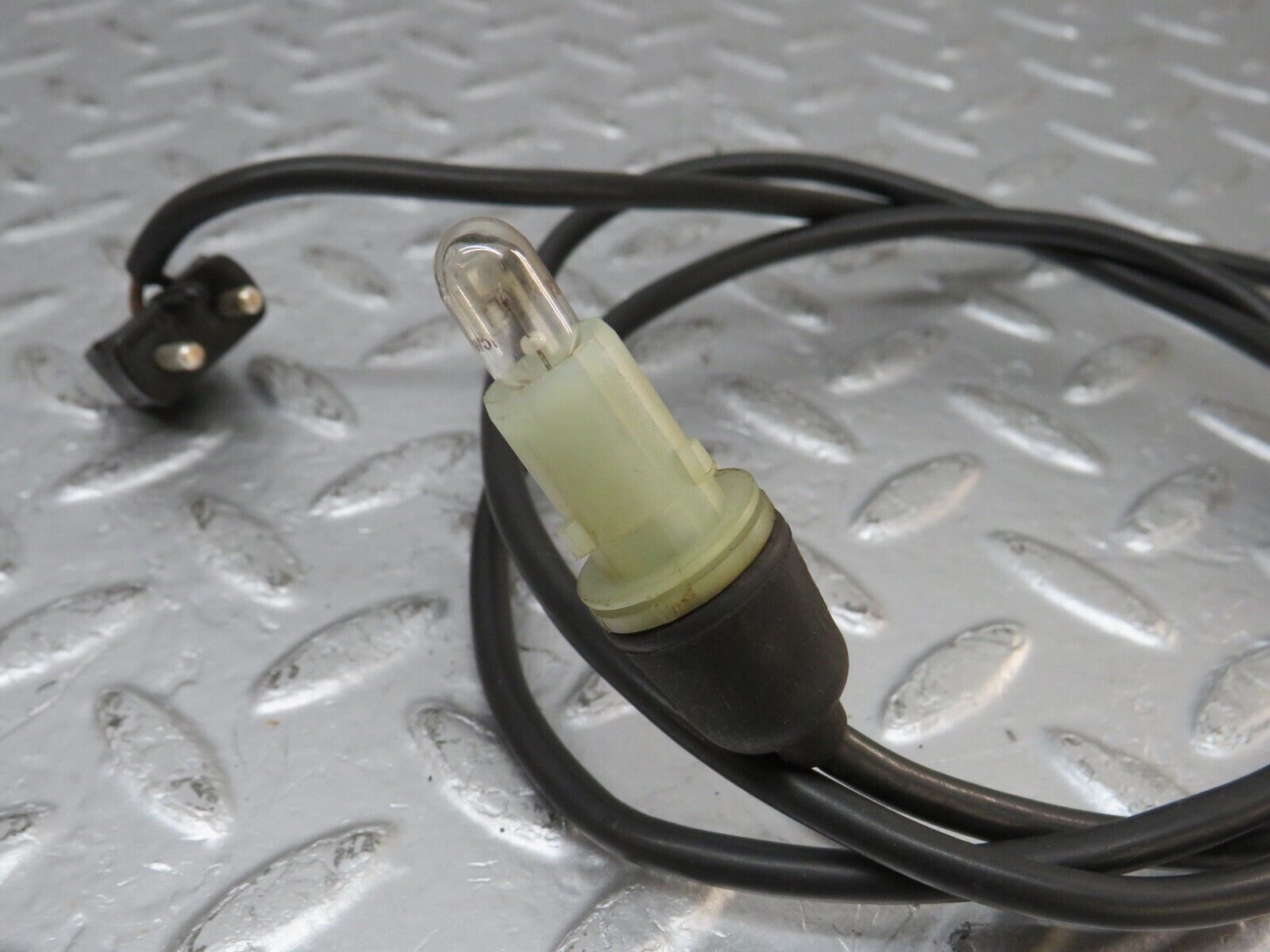 33508 Mercedes-Benz W202 C180 Front Wing Indicator Cable Wire
