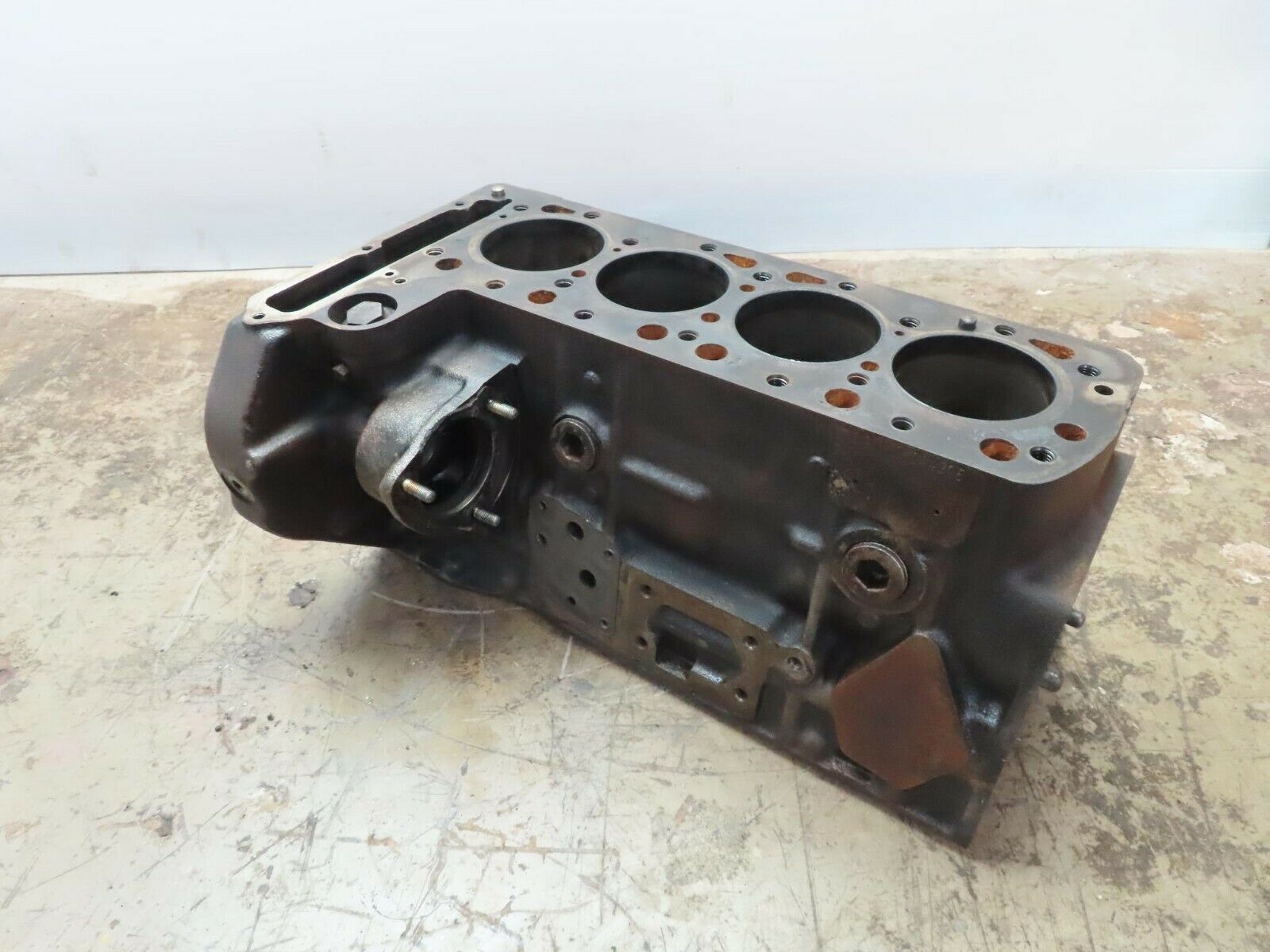 10947 Mercedes-Benz W115 220D Engine Block OM615.913 6150110501