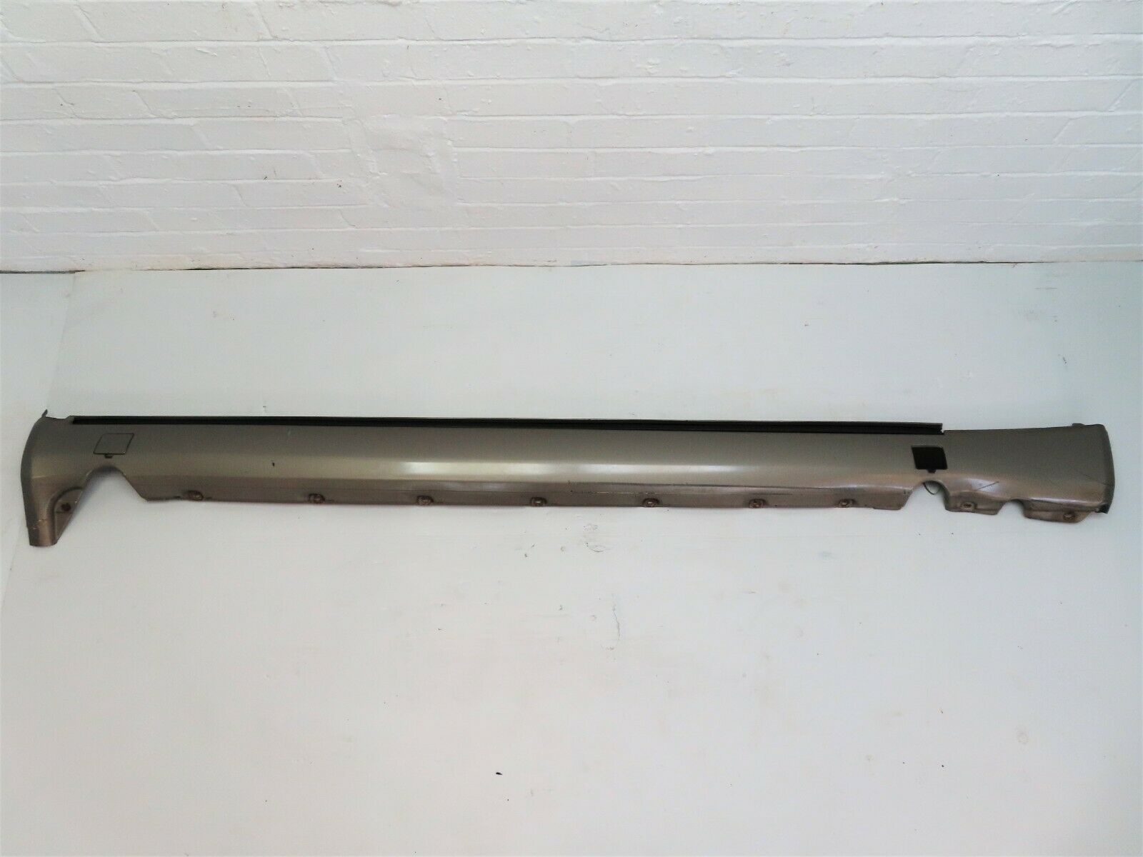 5565 Mercedes-Benz W124 230E Side Skirt Right Side 1246902440