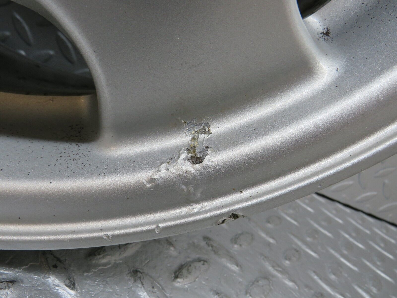 38188 Mercedes-Benz A124 Alloy Wheel 7Jx15H2 ET37 KBA44301