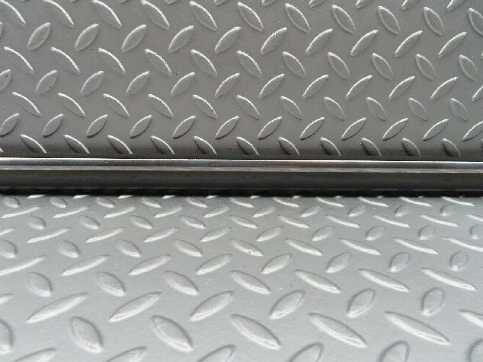 6866 Mercedes-Benz C107 350SLC Coupe Right Door Centre Moulding Trim