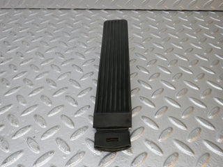 W124 Wagon accelerator pedal with rubber used OEM