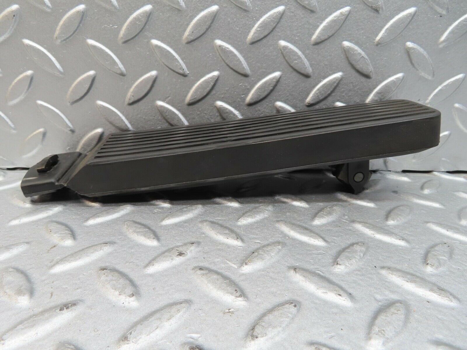 14281 Mercedes-Benz W116 350SE Accelerator Pedal With Rubber 1233010082