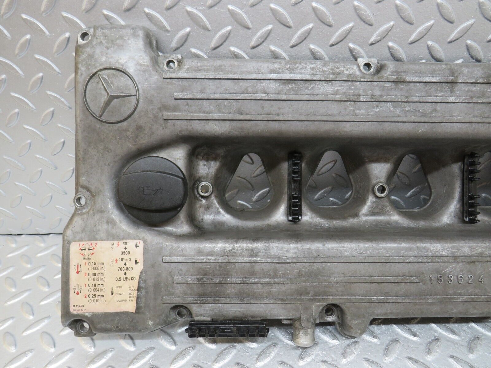 35637 Mercedes-Benz R107 280SL Cylinder Head Valve Cover 1100160905