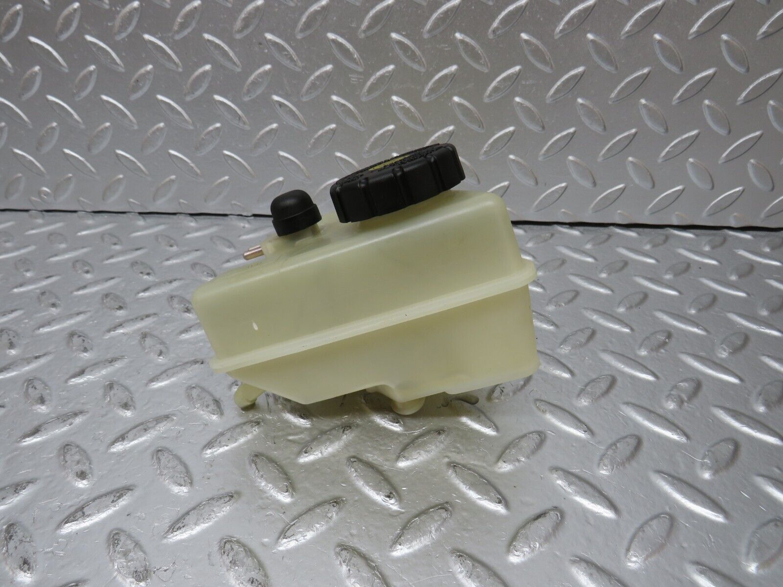 31309 Mercedes-Benz S124 220TE Brake Fluid Reservoir Tank  2024300002
