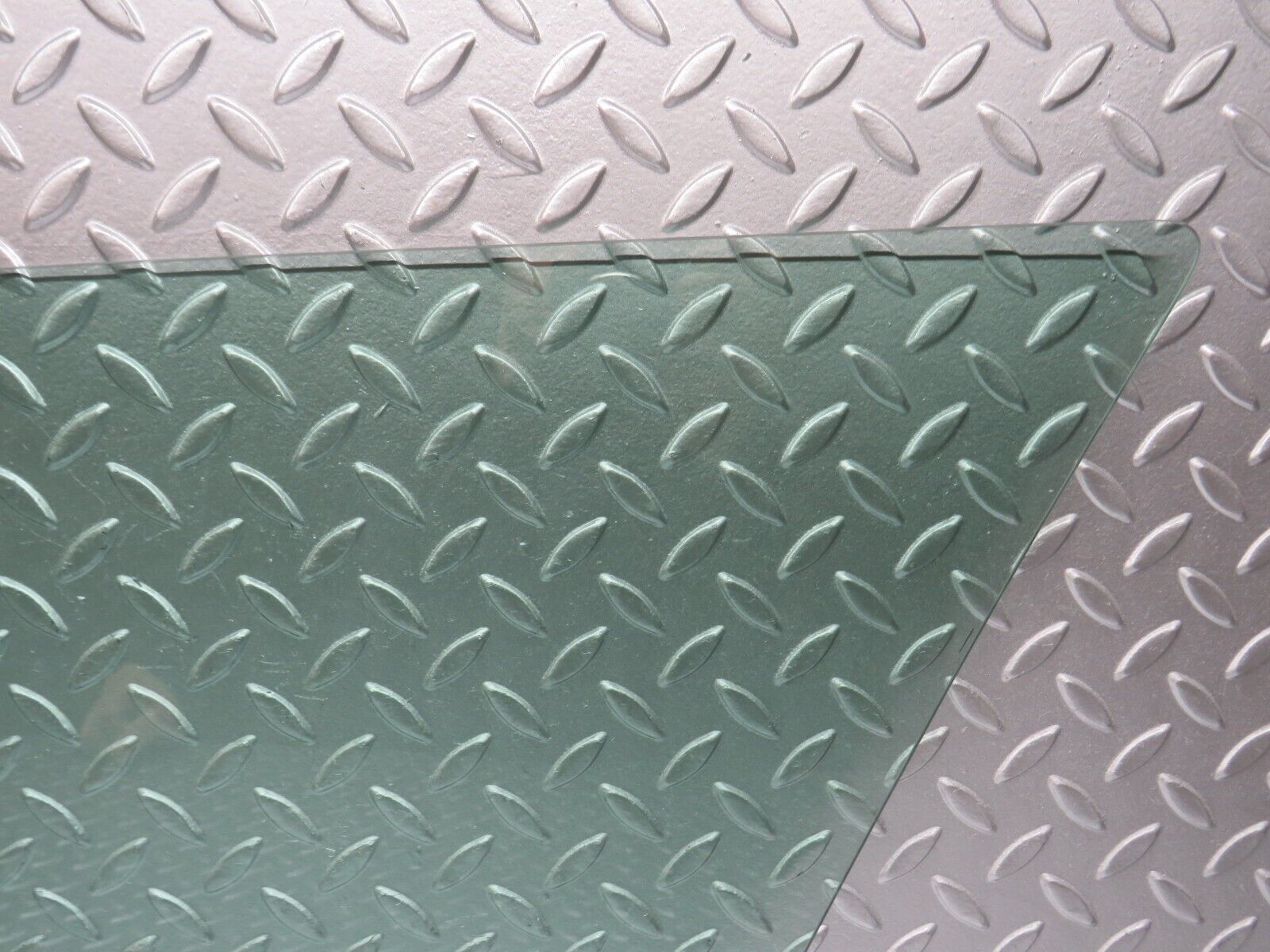 31449 Mercedes-Benz S124 220TE Wagon Rear Left Trunk Quarter Window Glass