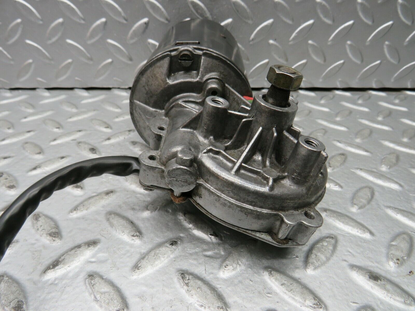 22148 Mercedes-Benz S123 280TE Wagon Wiper Motor Bosch 0390341077