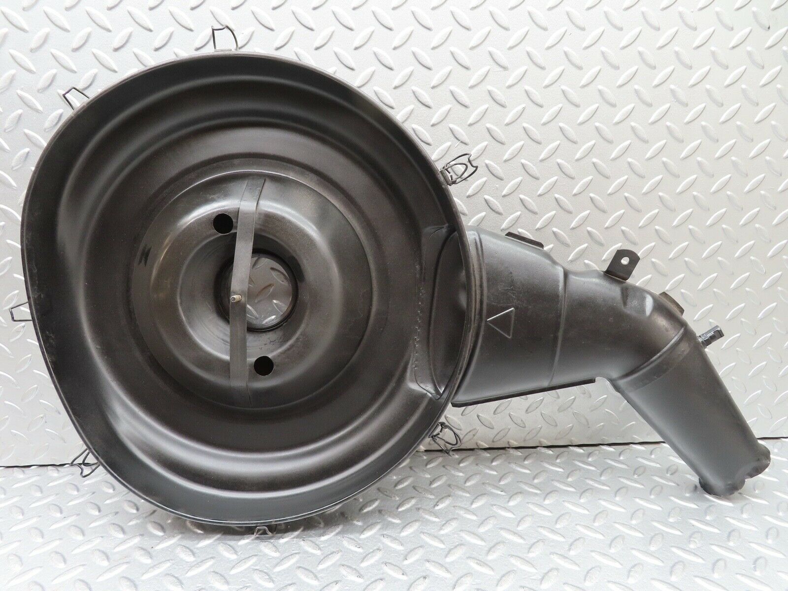 18495 Mercedes-Benz W116 350SE Air Filter Box Housing 0070942702