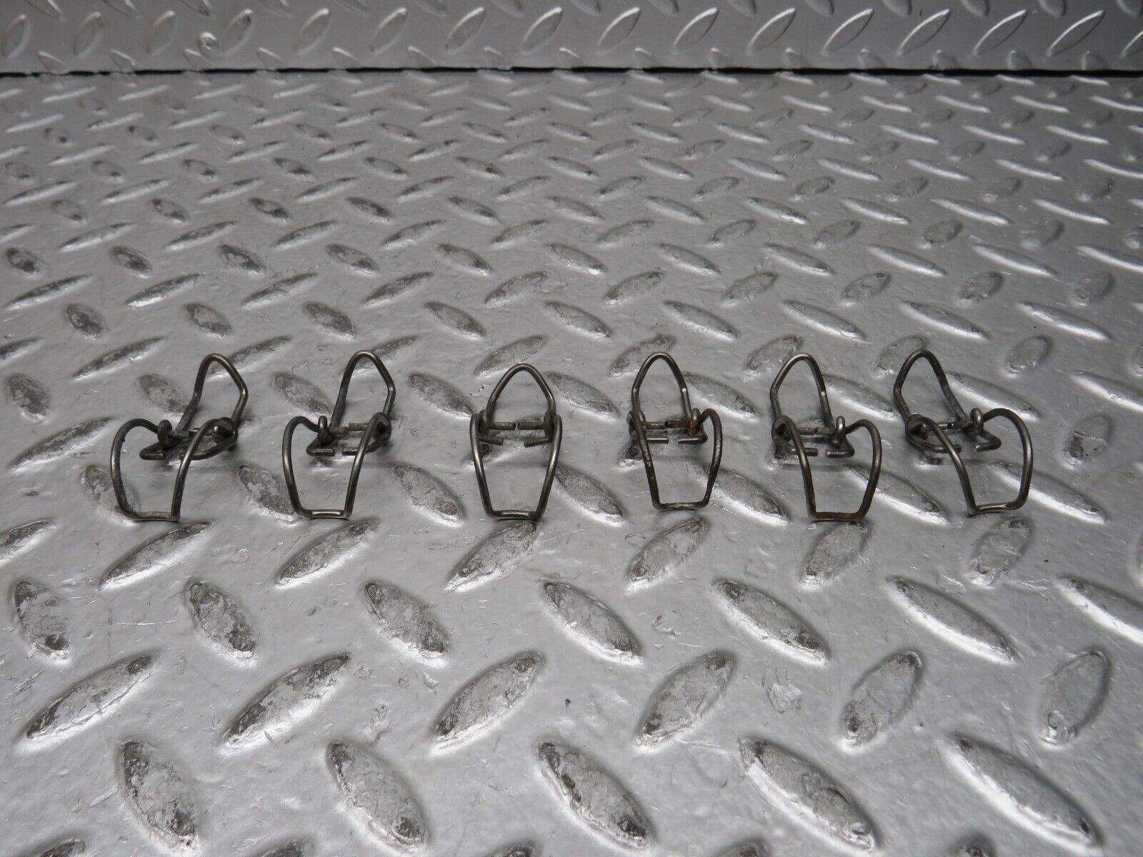 28851 Mercedes-Benz W123 230E Air Filter Box Housing Clip Set 6x