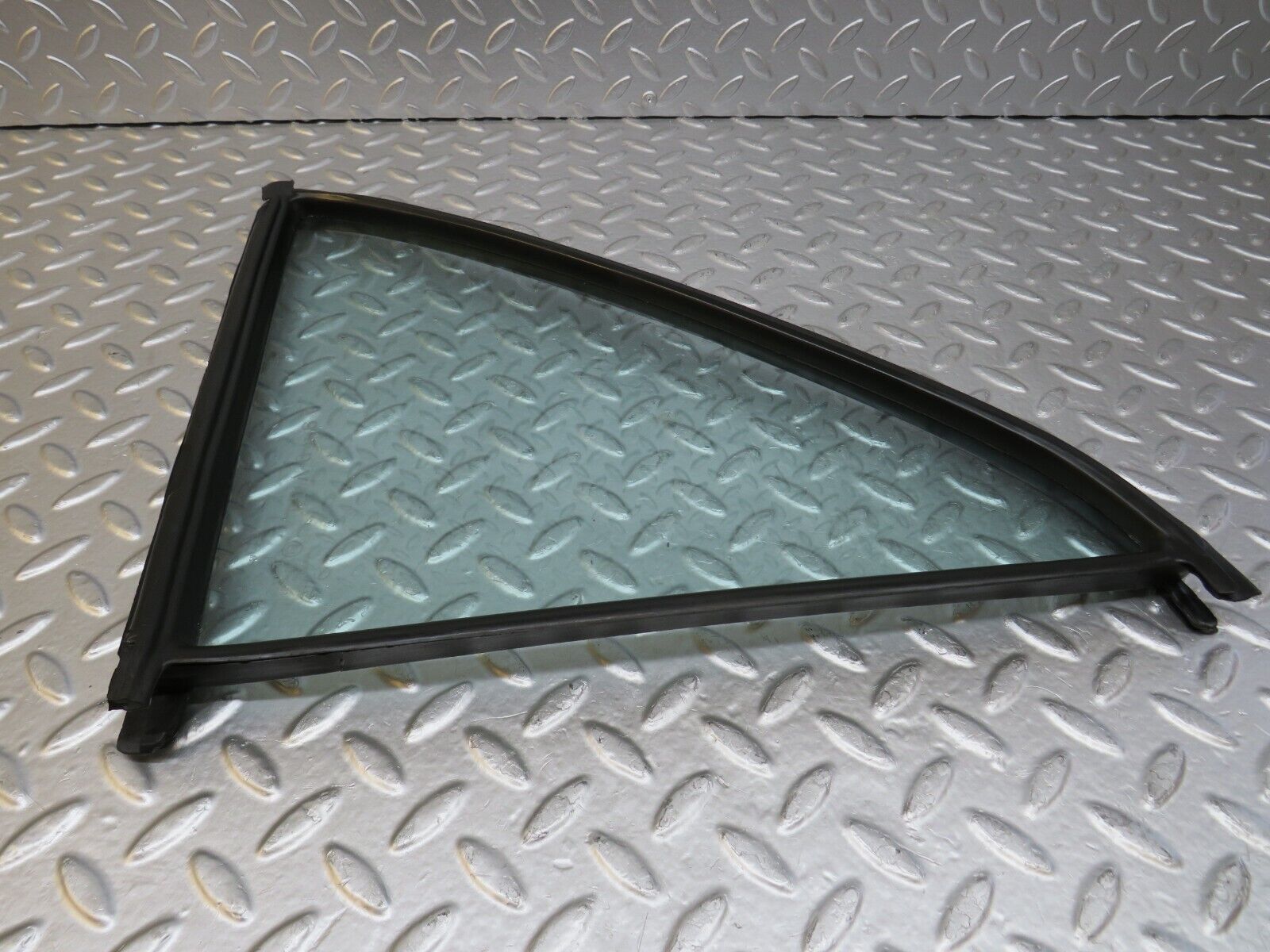 25469 Mercedes-Benz W123 200 Rear Right Quarter Window 1237350224