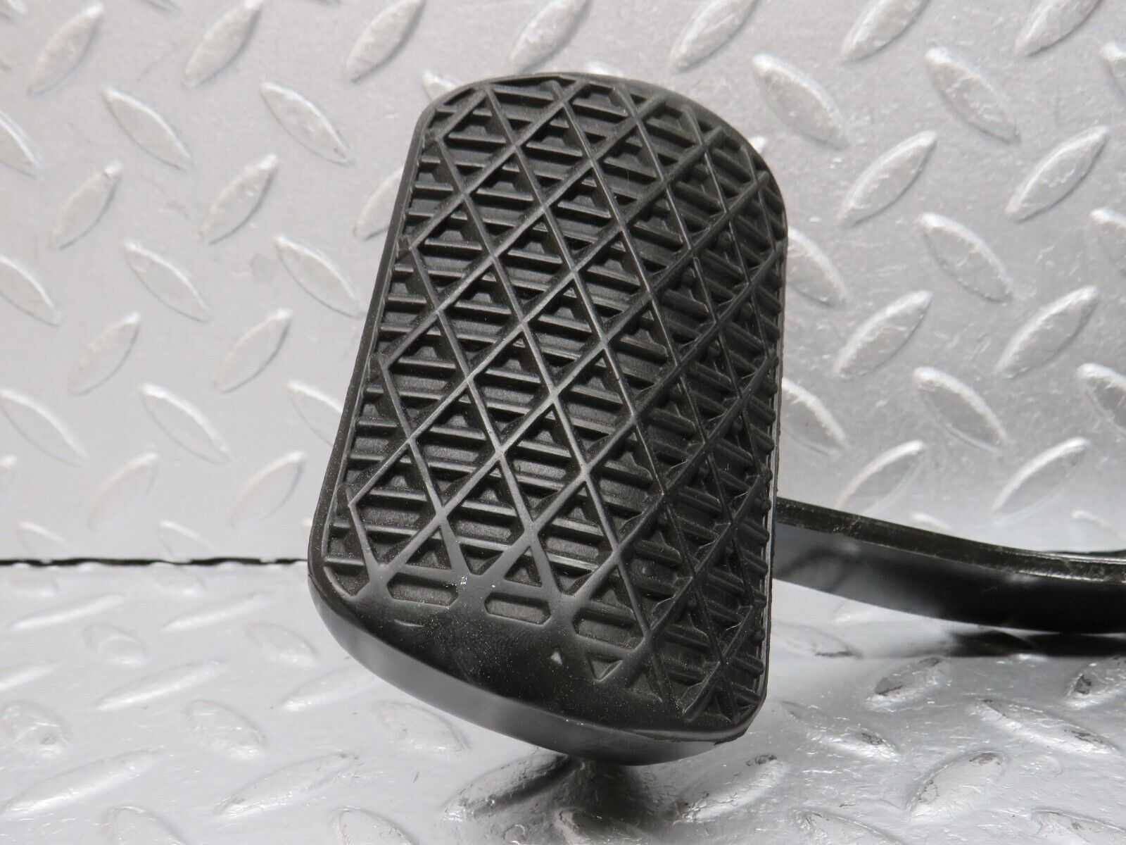 39449 Mercedes-Benz R129 320SL Coupe Brake Pedal With Rubber 1232910082