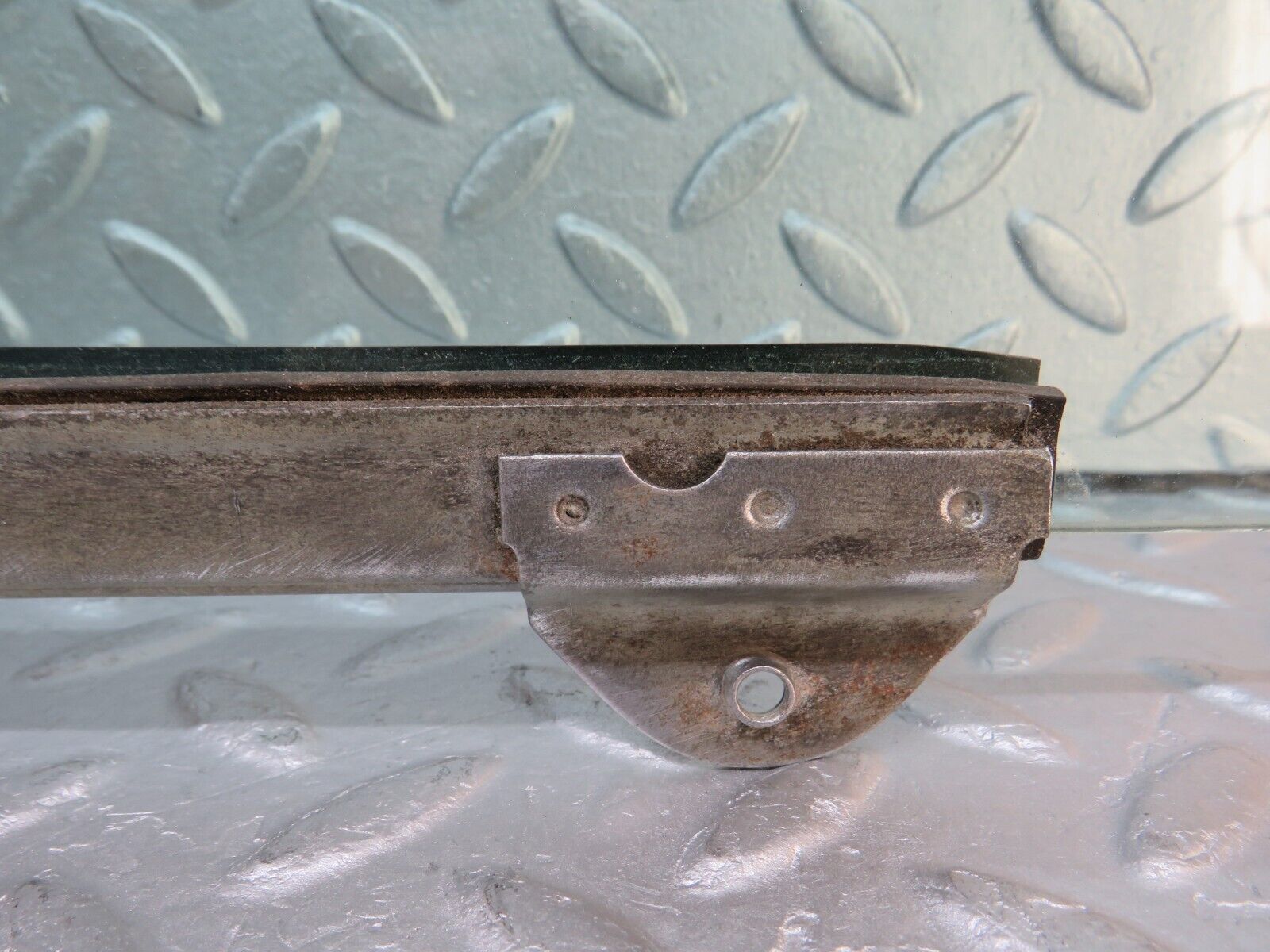 37514 Mercedes-Benz W109 300SEL Front Left Door Window Glass