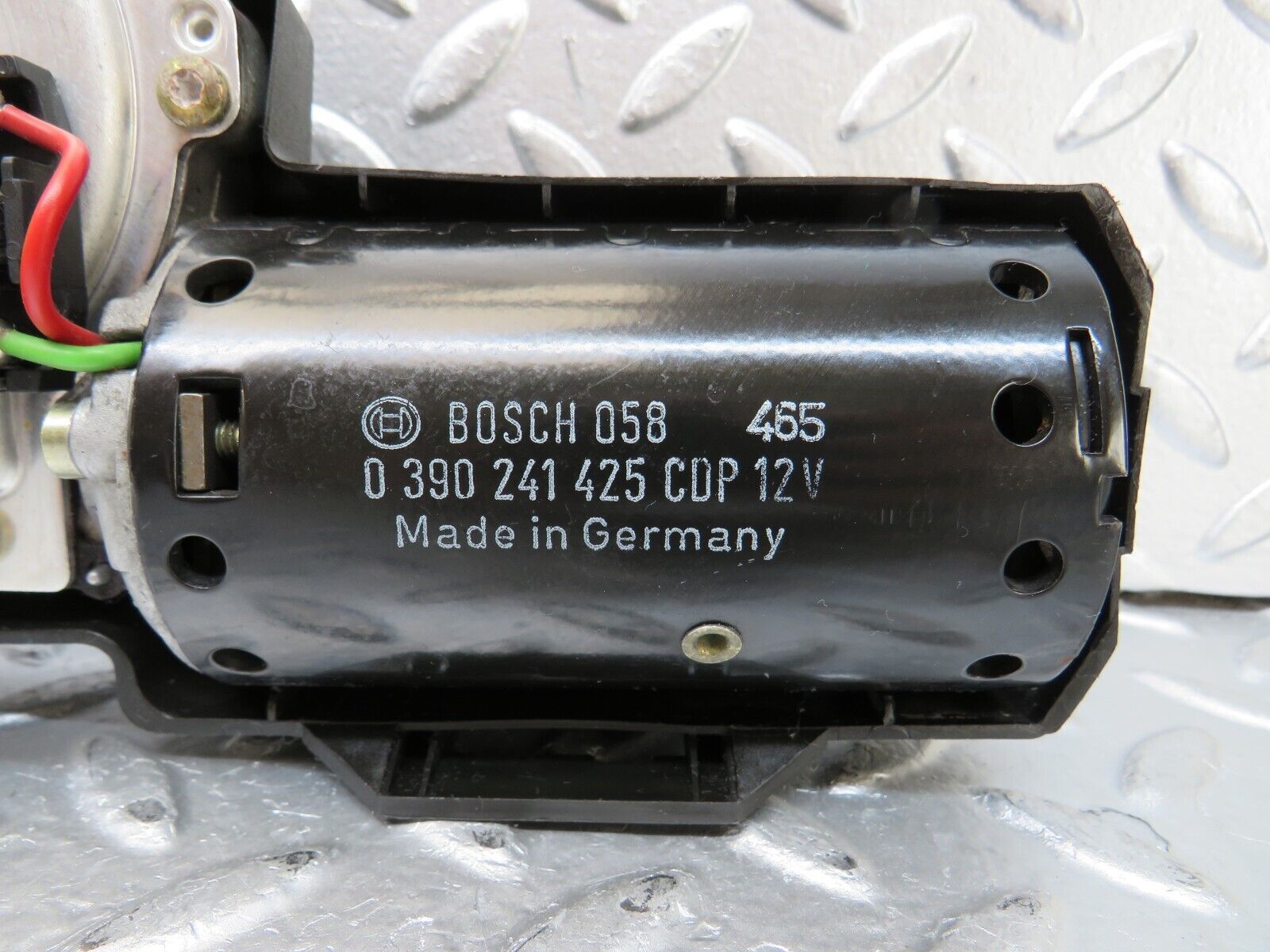 25766 Mercedes-Benz W124 280E Wiper Motor Bosch 0390241425 with cover