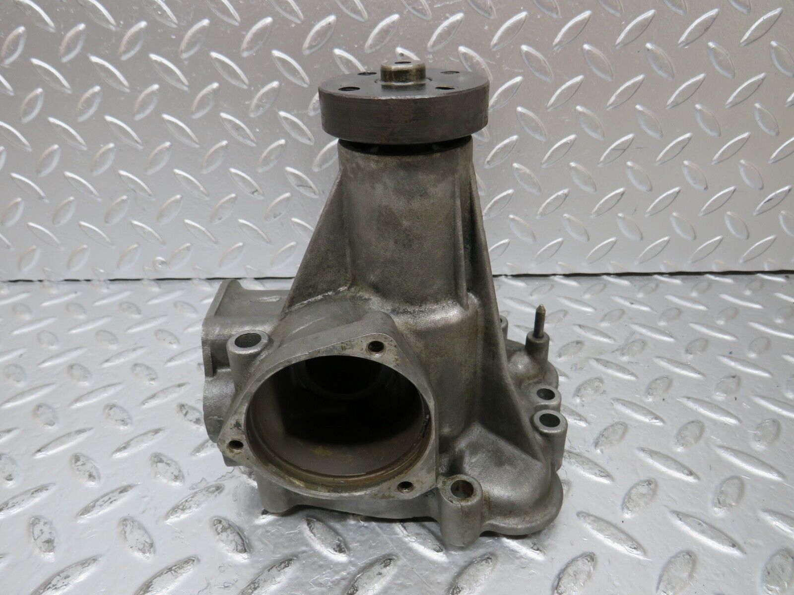 26338 Mercedes-Benz W116 450SE Water Pump