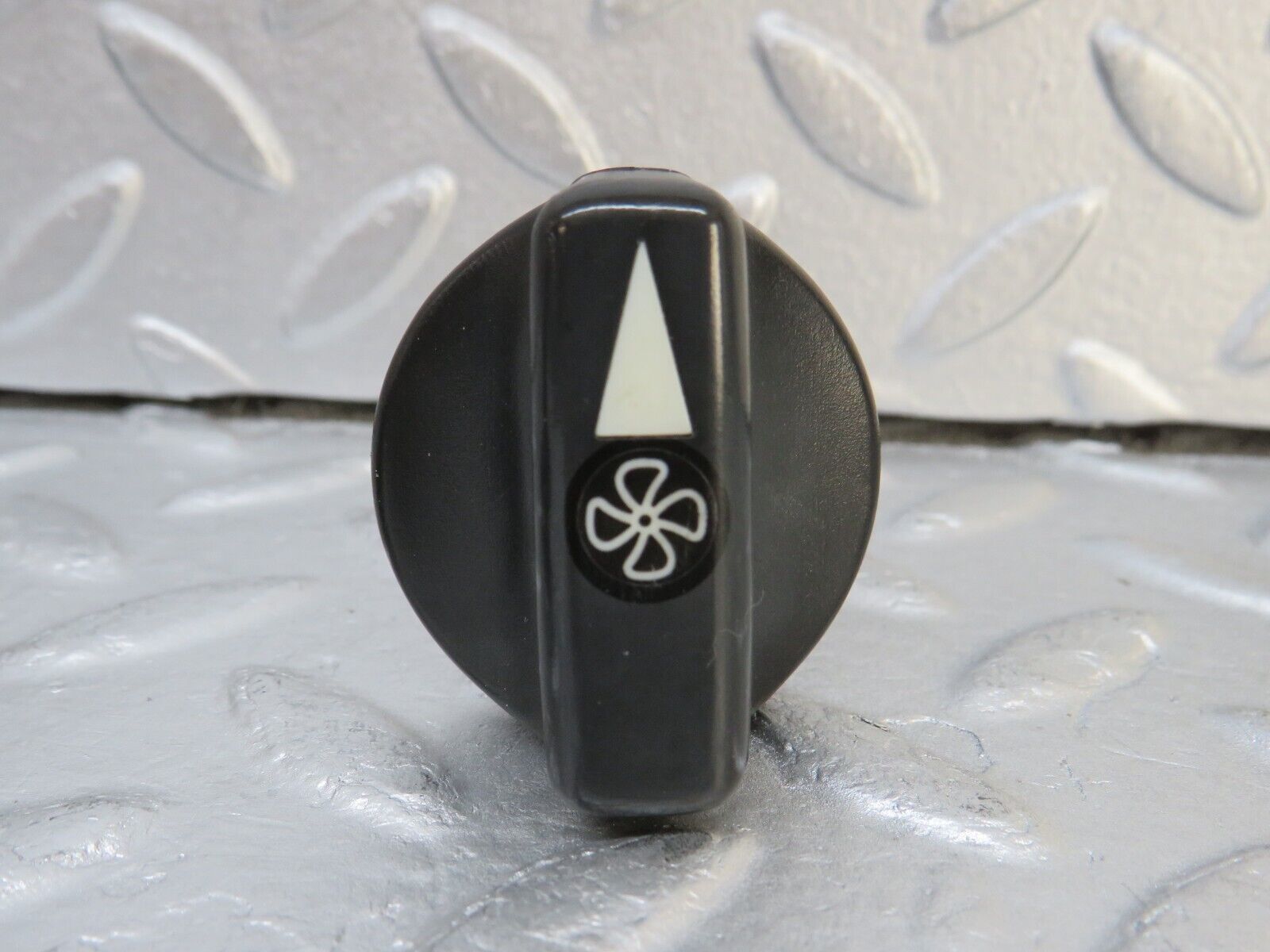 37000 Mercedes-Benz C126 420SEC Coupe Heater Control Knob Pair