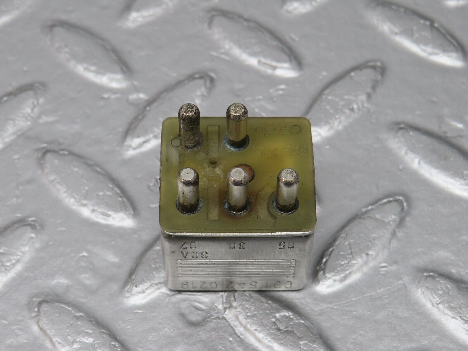 40687 Mercedes-Benz W123 300D Multi Purpose Relay 0015420219