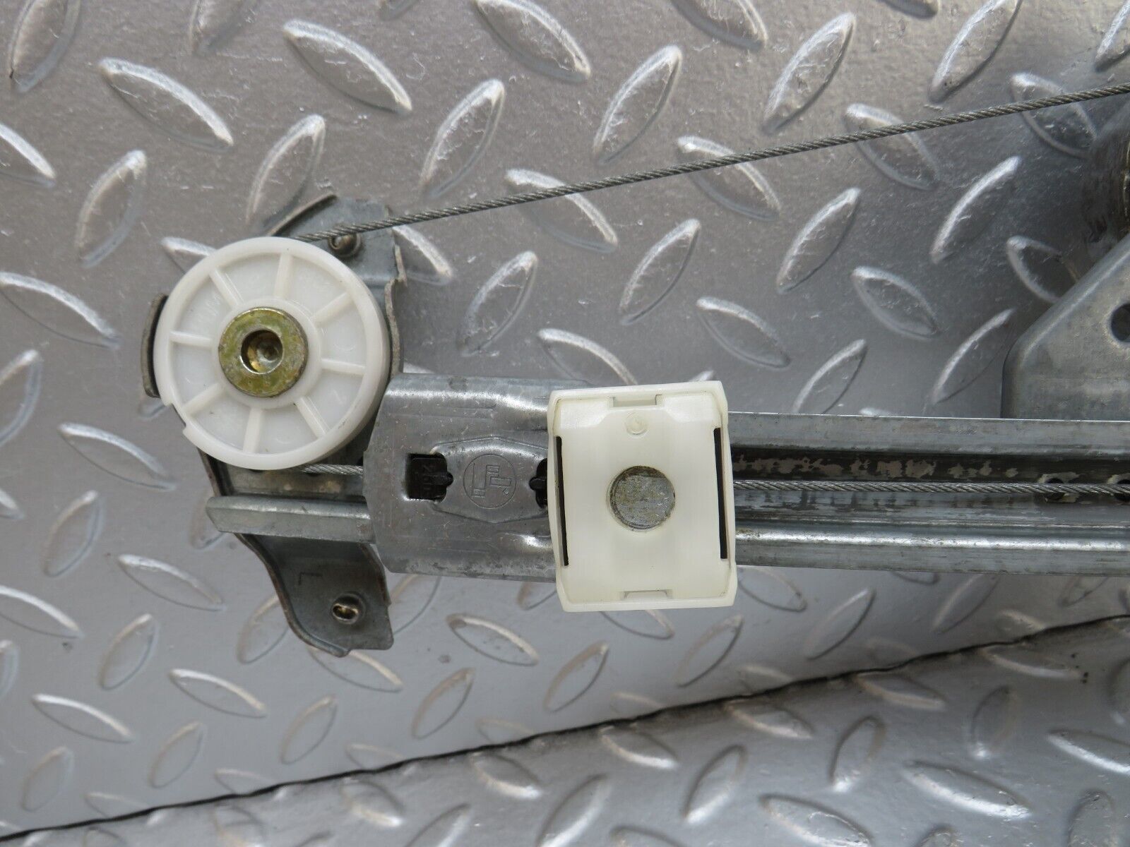 33257 Mercedes-Benz W202 C180 Rear Left Power Window Regulator 0130821637