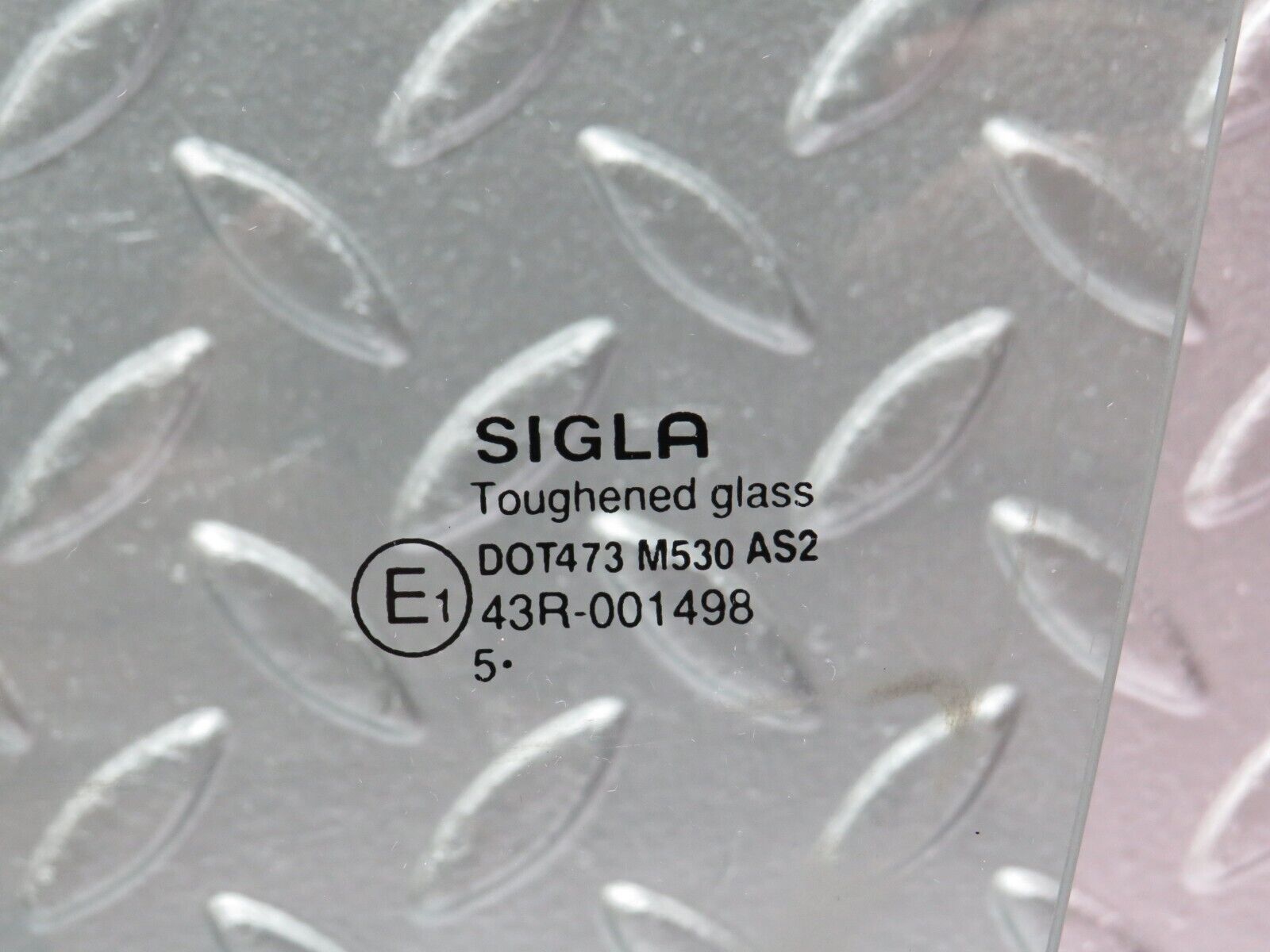 31475 Mercedes-Benz S124 220TE Wagon Front Left Door Window Glass