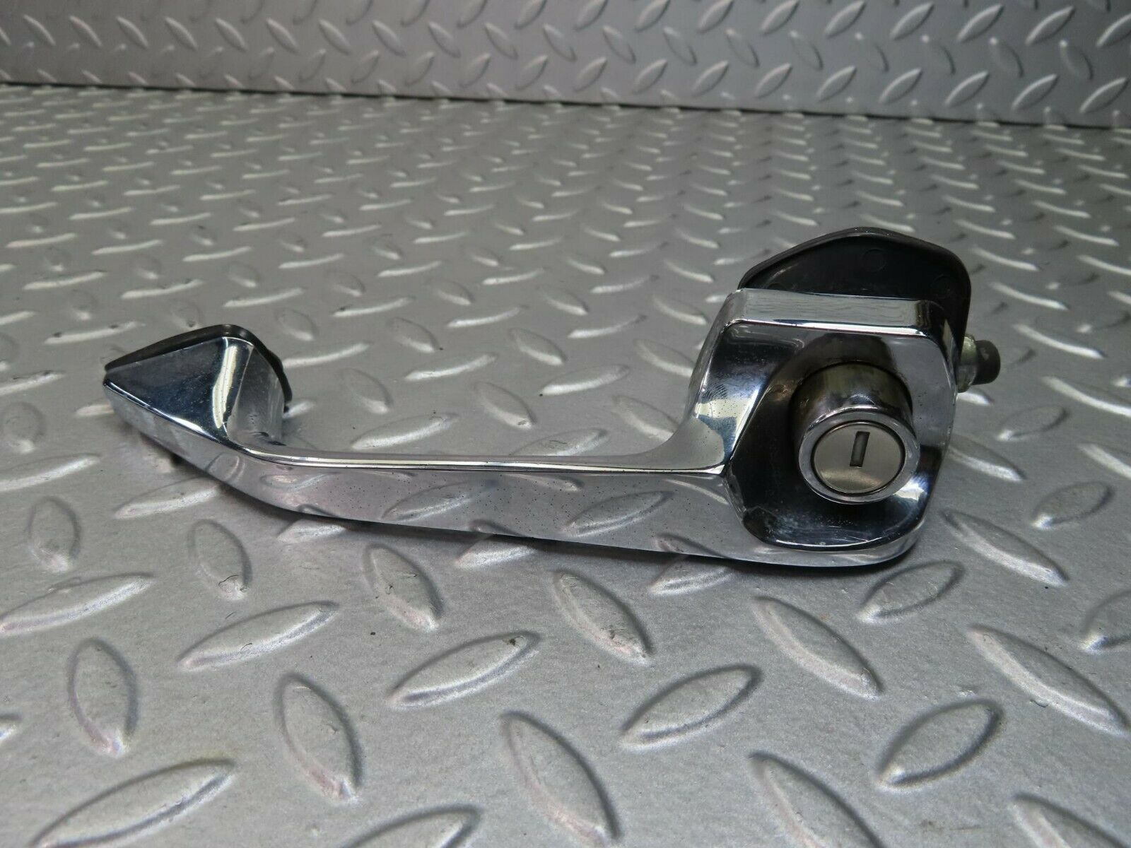 8764 Mercedes-Benz W108 Chrome Door Handle Front Right No Key 1087660801