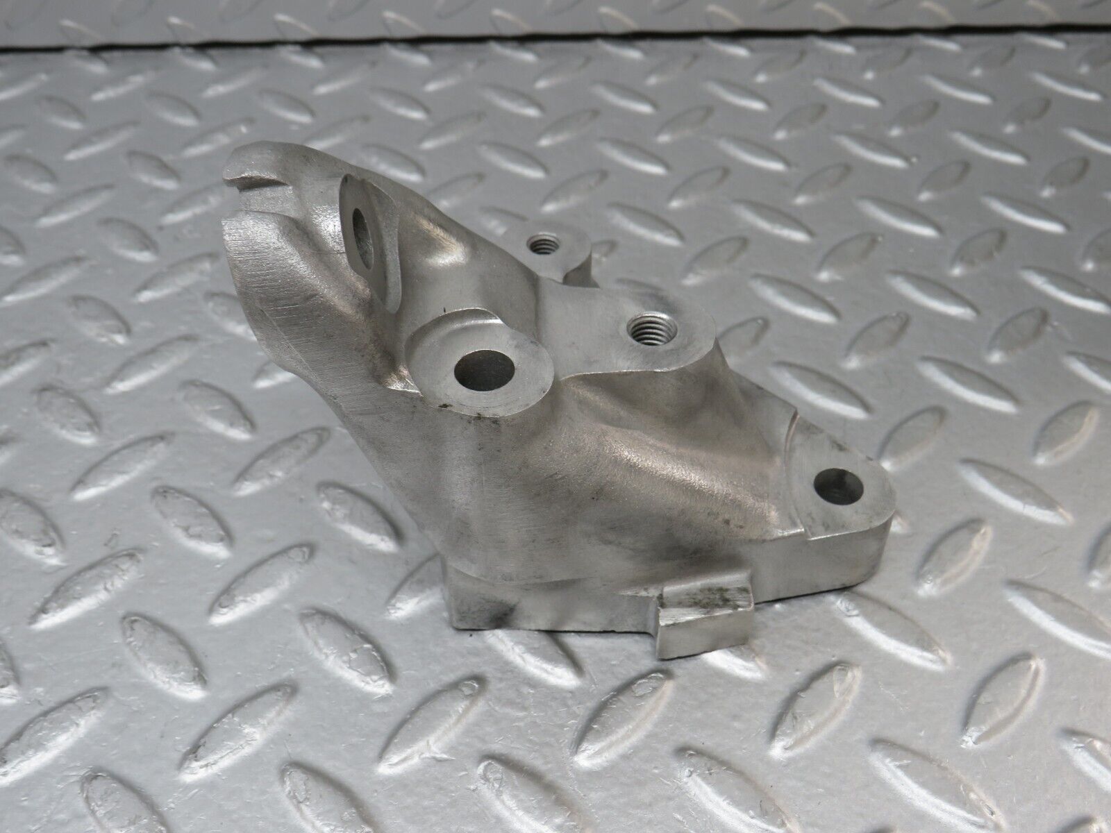 36788 Mercedes-Benz W201 190E 2.0L Engine Mount Bracket Left Side 1022234104