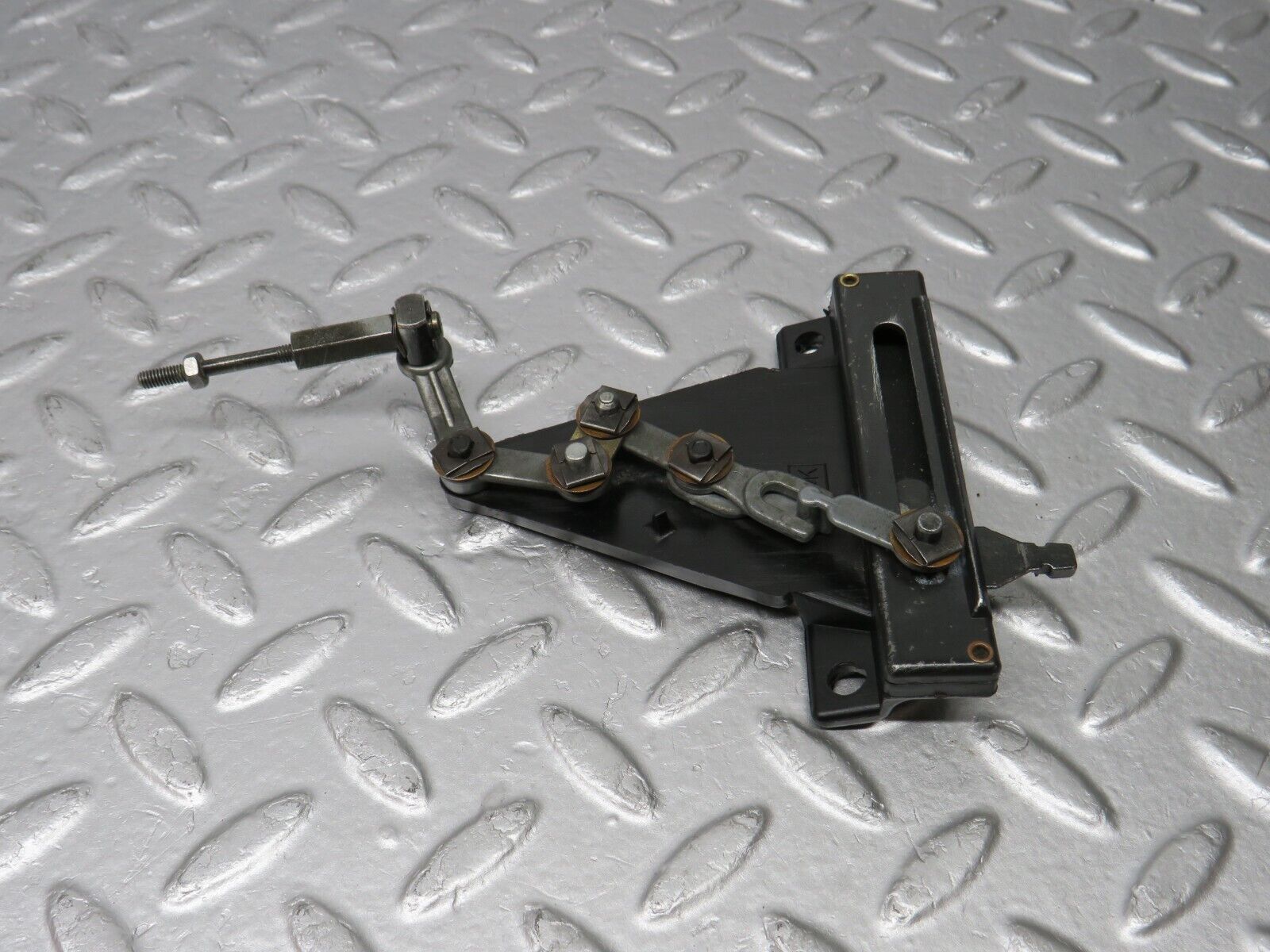 39124 Mercedes-Benz R107 500SL Heater Box Vacuum Actuator