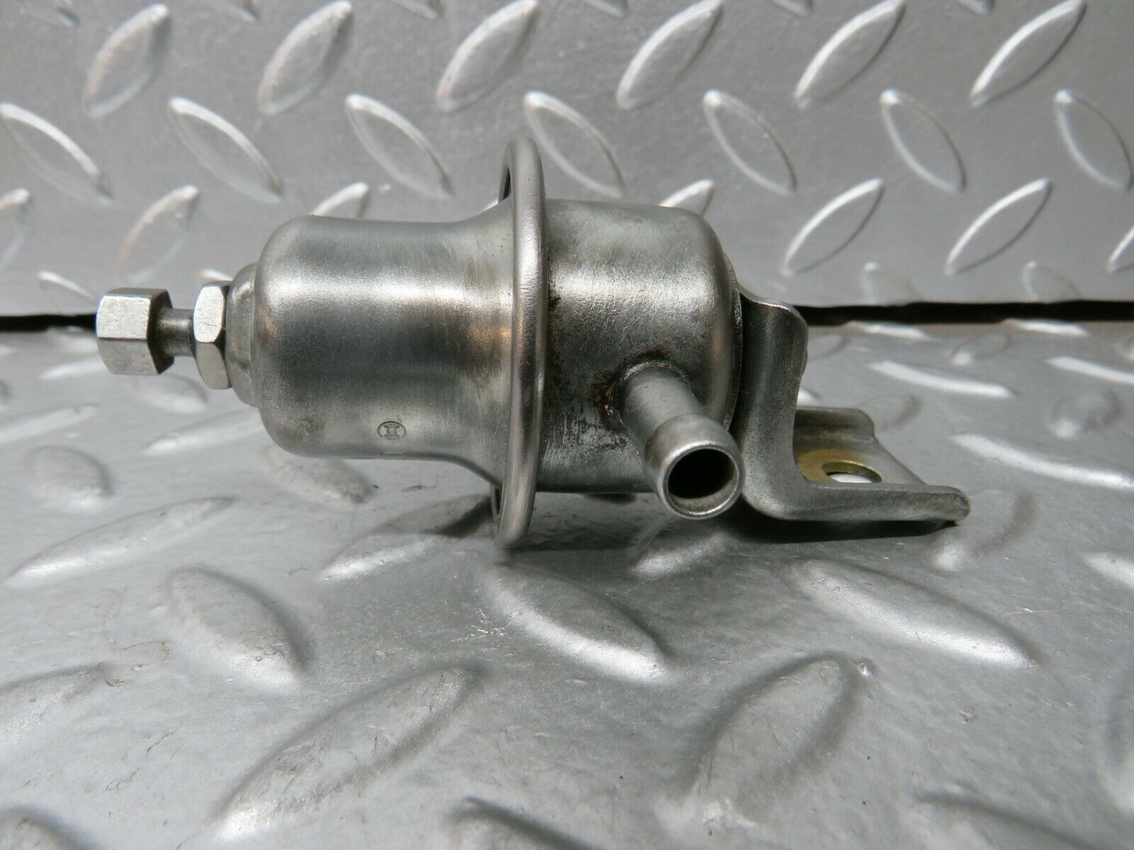 23524 Mercedes-Benz W114 280E Fuel Pressure Regulator Bosch 0280161001