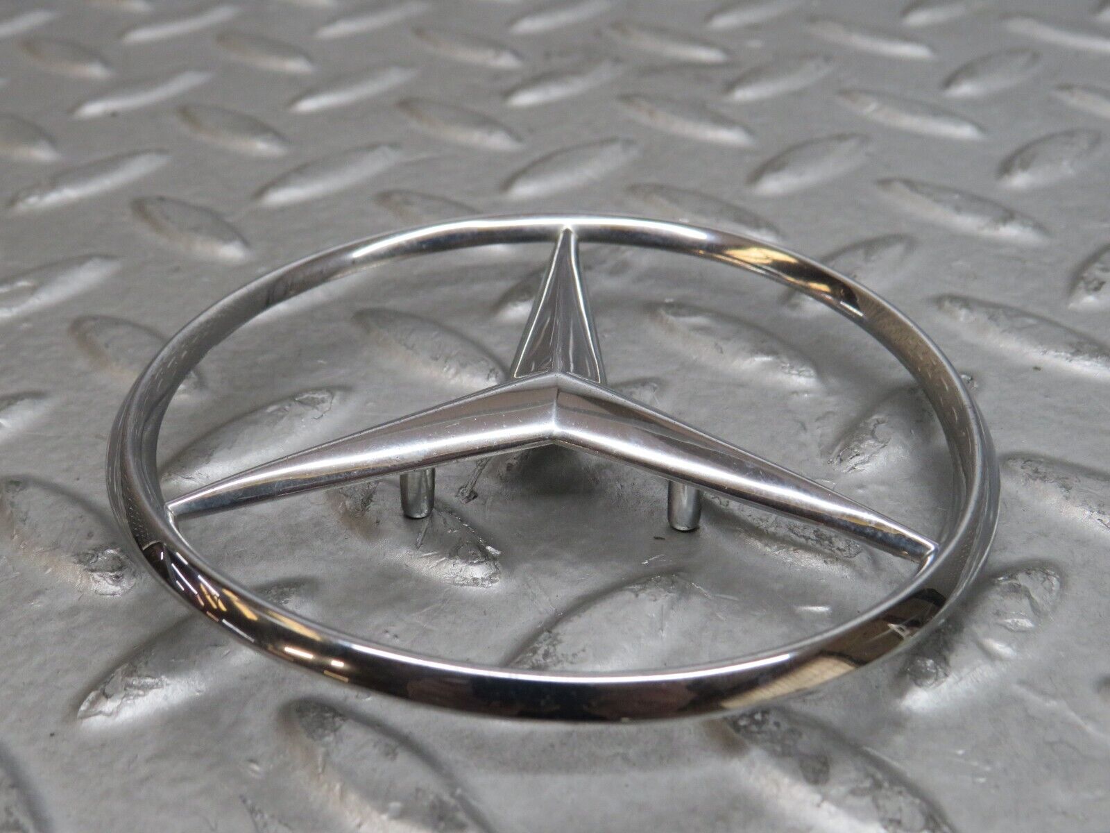 29473 Mercedes-Benz W124 230E Chrome Rear Emblem 2017580058