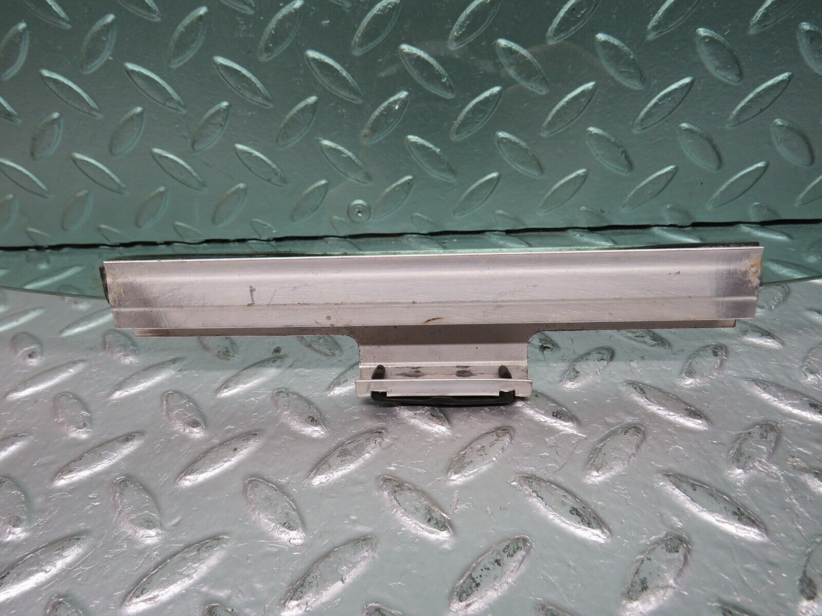 31477 Mercedes-Benz S124 220TE Wagon Rear Right Door Window Glass