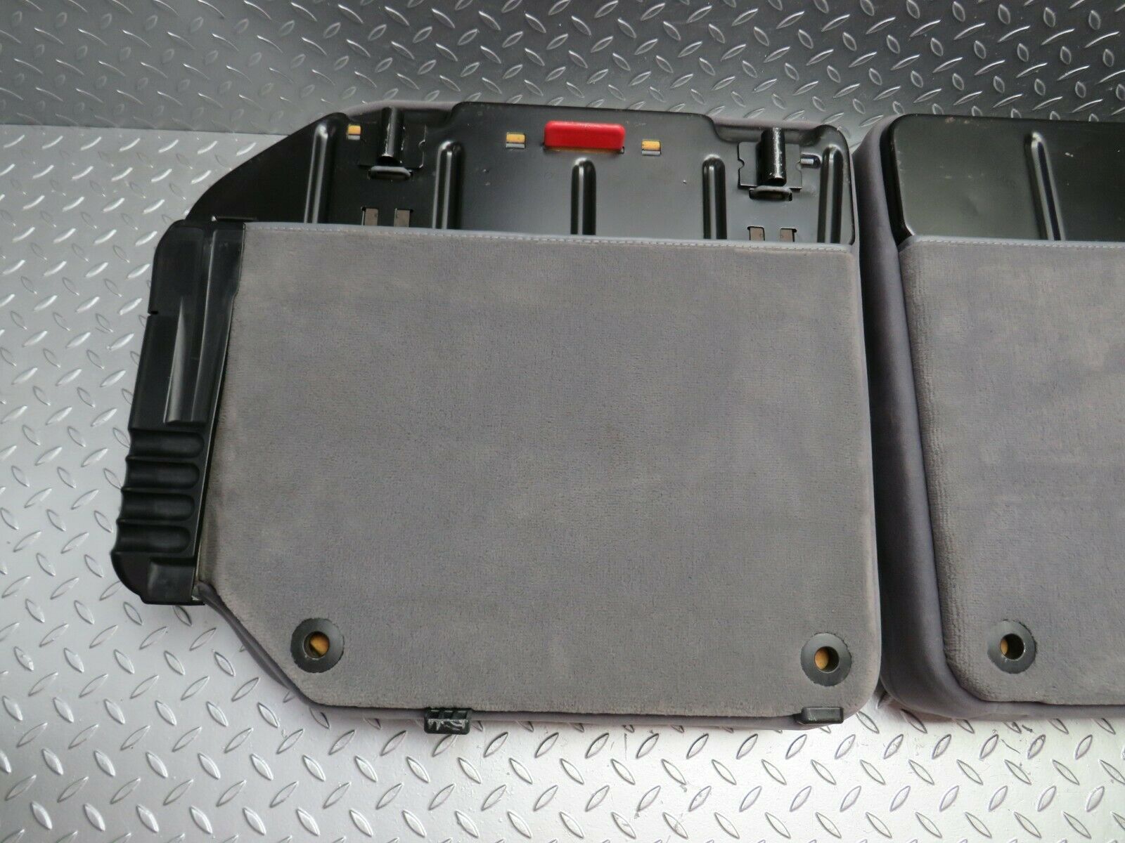 24372 Mercedes-Benz S124 220TE Wagon Rear Seat
