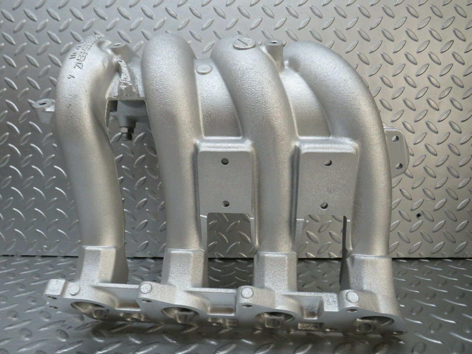 24332 Mercedes-Benz S124 220TE Wagon Intake Manifold 1111411201