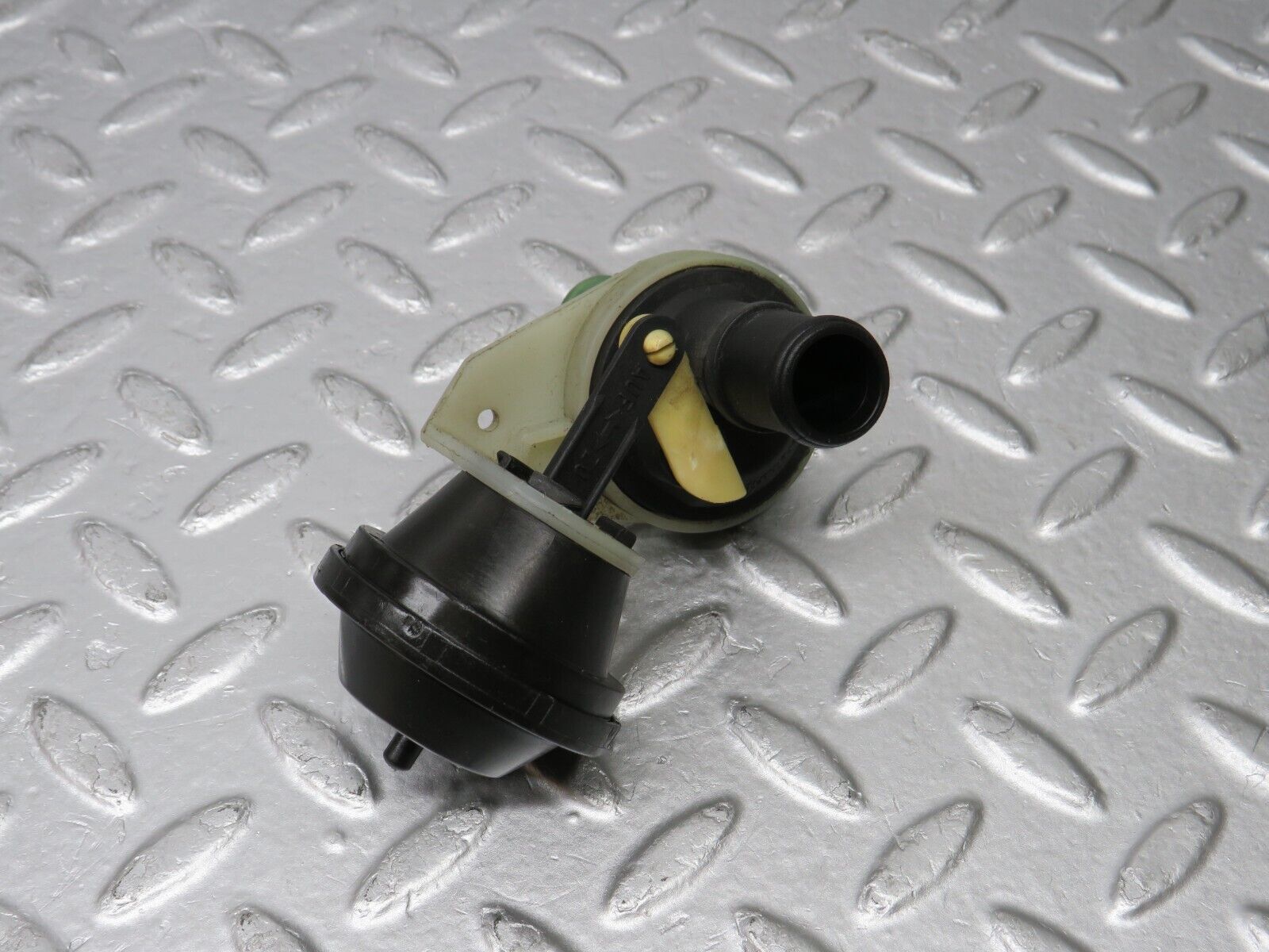 38798 Mercedes-Benz W201 190E 2.6L Heater Control Valve