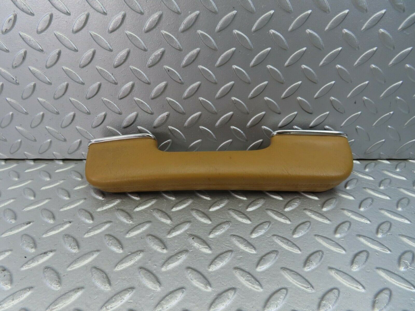 10784 Mercedes-Benz W123 230E Inner Door Handle Rear Right 1239702001