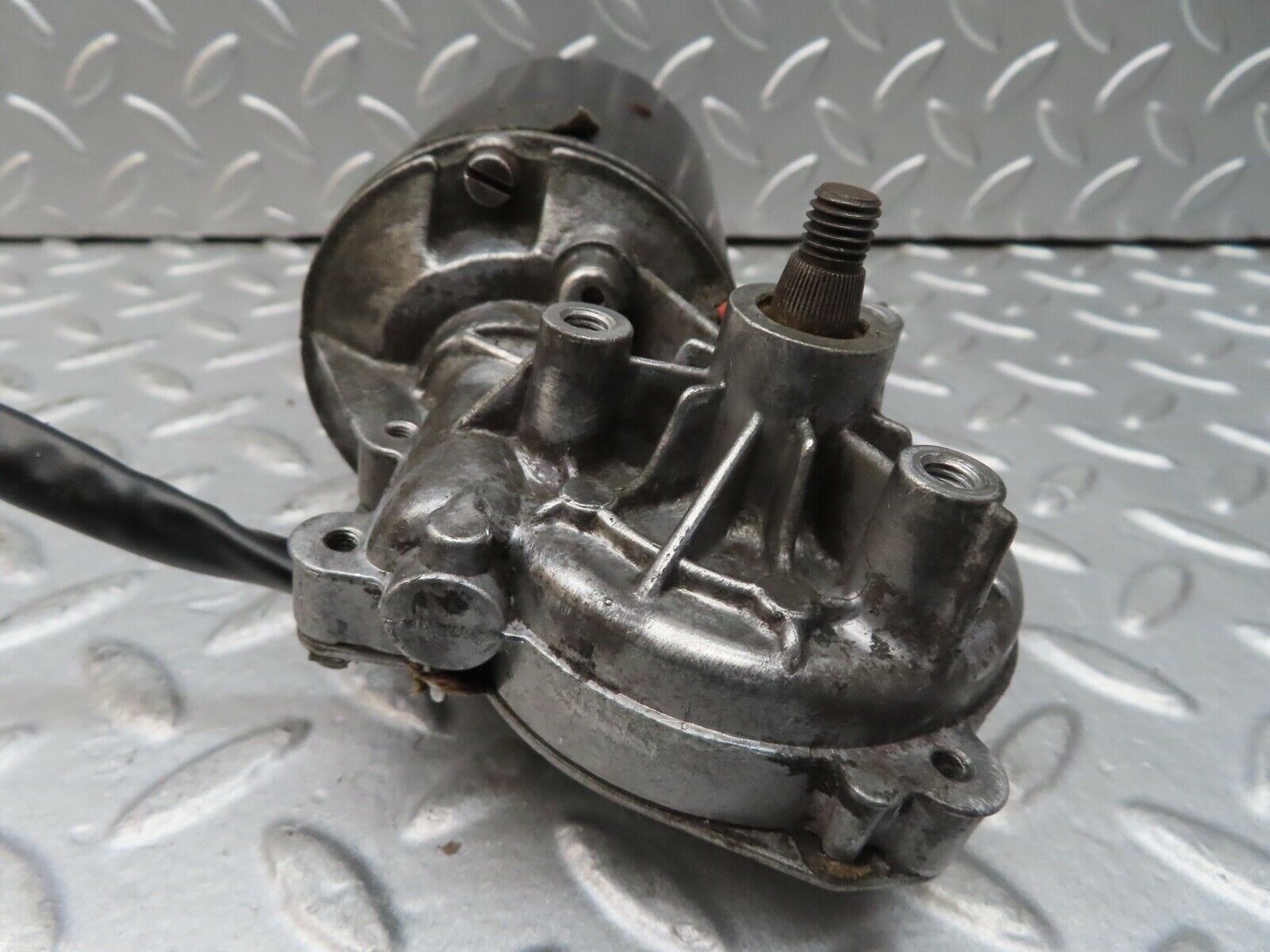 17049 Mercedes-Benz C123 280CE Coupe Wiper Motor