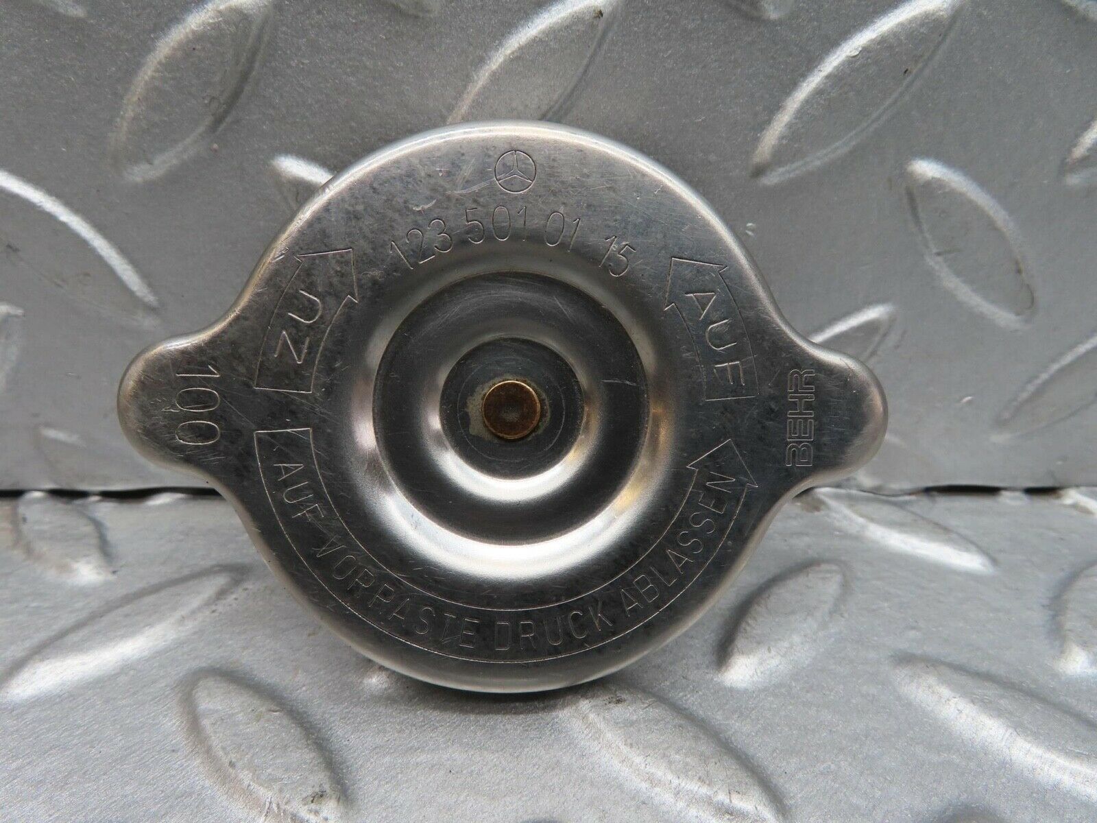 13913 Mercedes-Benz C107 280SLC Radiator Cap 1235010115