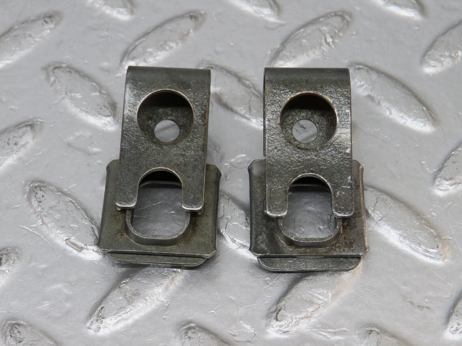34479 Mercedes-Benz C126 380SEC Coupe Fuel Injector Bracket