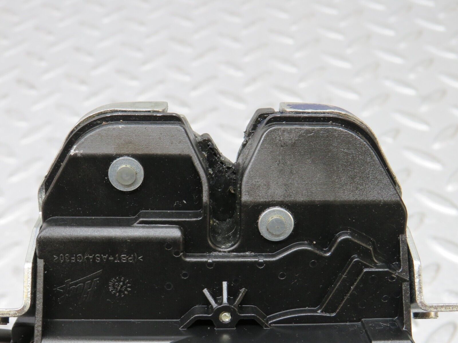 35302 Mercedes-Benz W221 Trunk Lock 2217500085