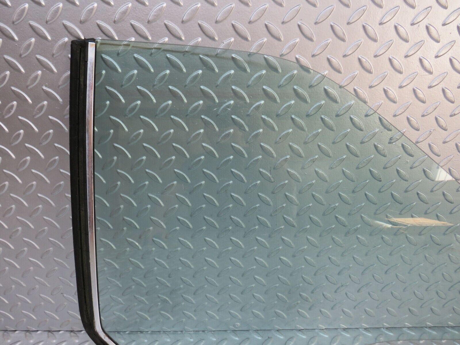 37040 Mercedes-Benz C126 420SEC Coupe Rear Left Window Glass