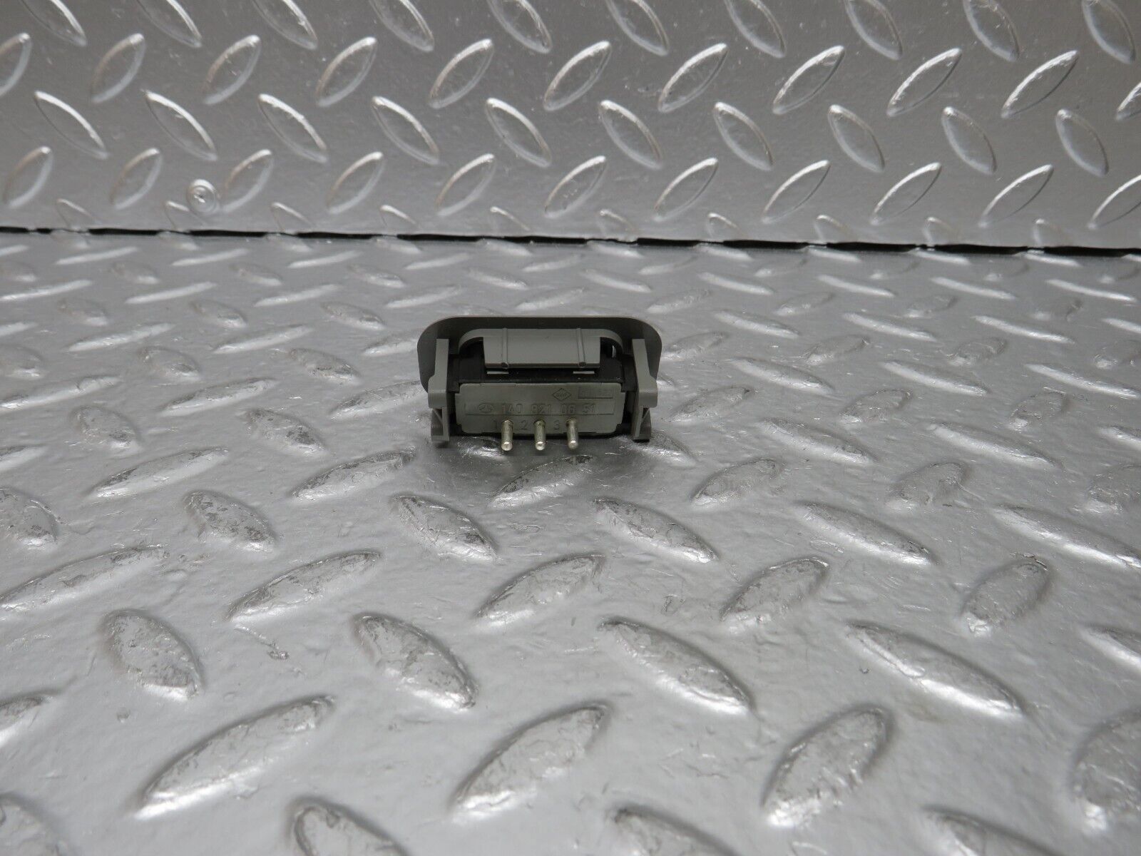 24907 Mercedes-Benz W140 S320 Reading Light Switch 1408210651