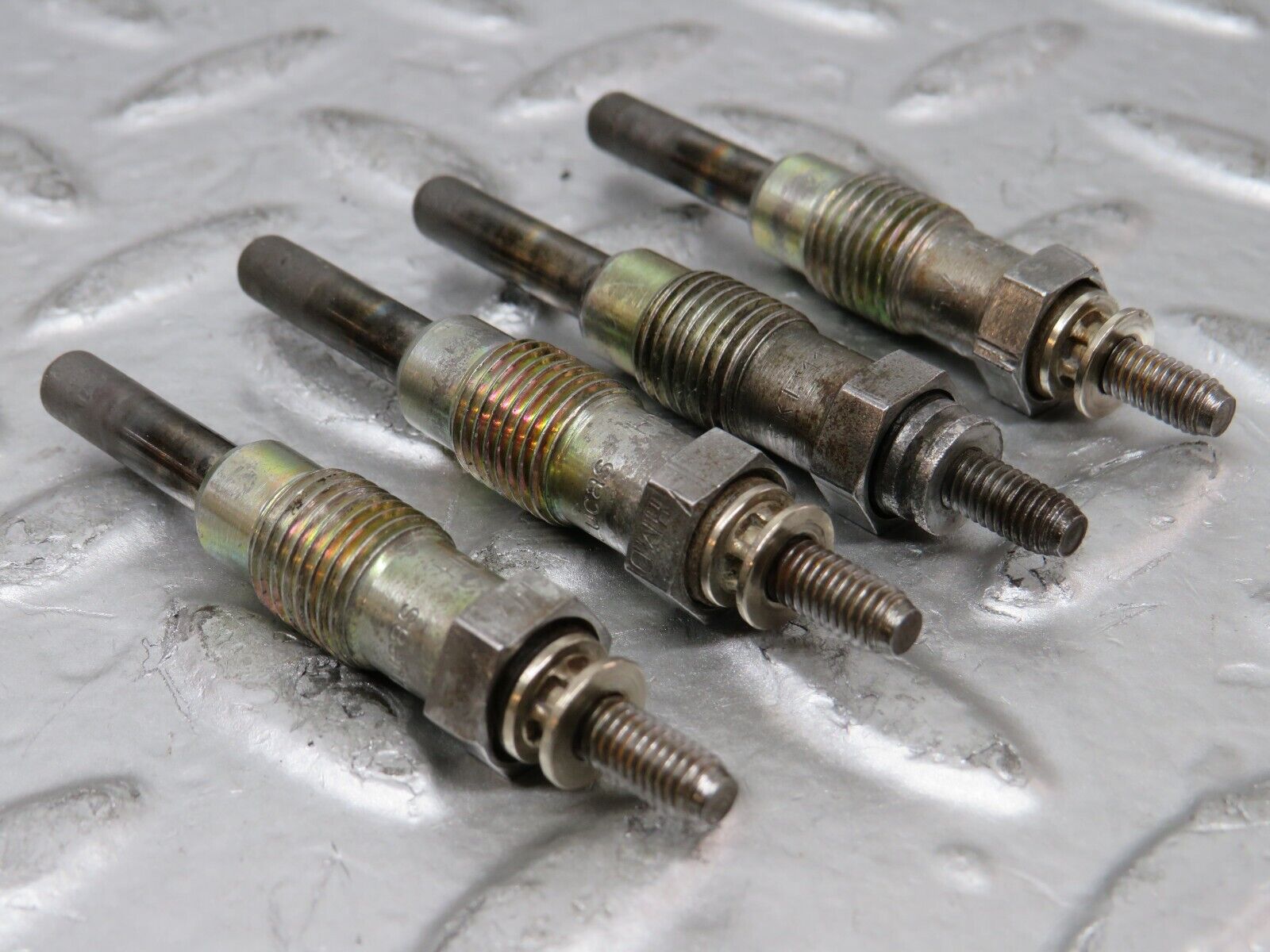 26996 Mercedes-Benz W123 240D Glow Plug Set Bosch