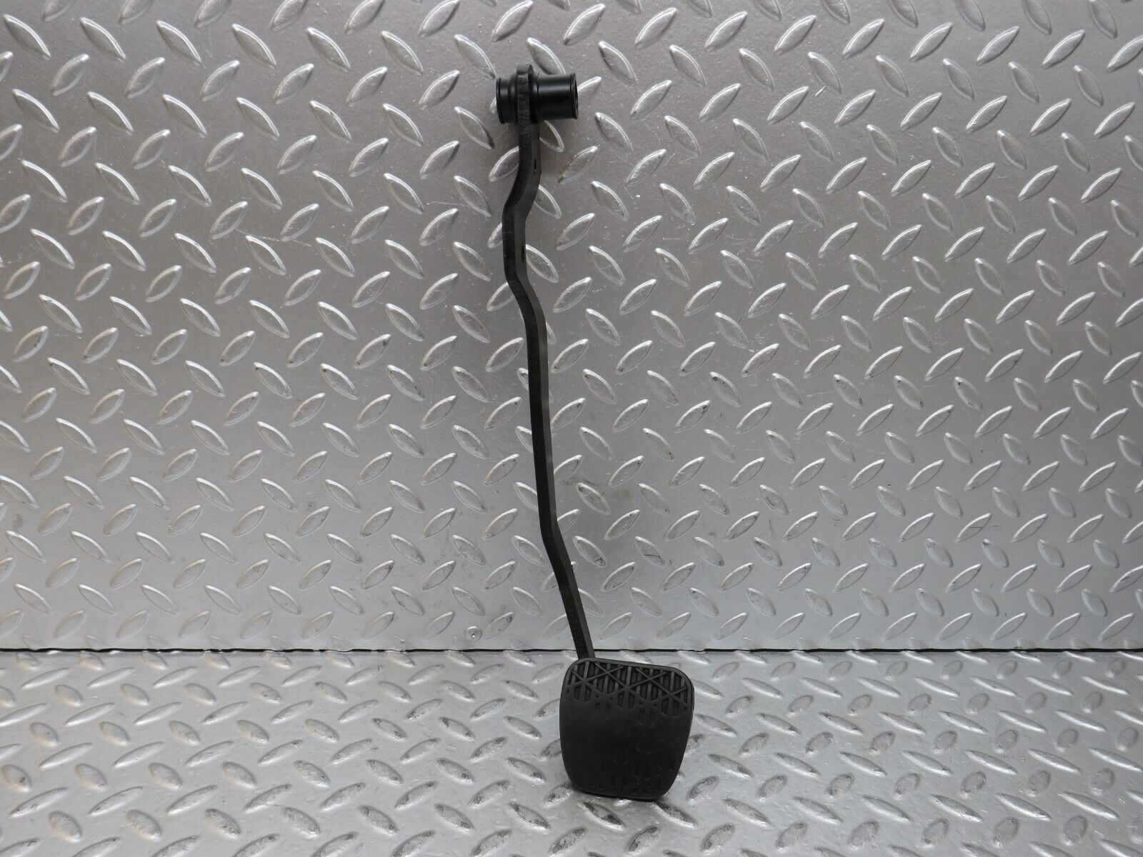 28389 Mercedes-Benz S123 240D Wagon Brake Pedal With Rubber 1102910182