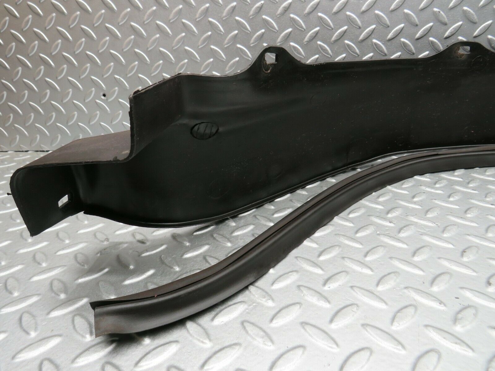 22233 Mercedes-Benz S123 280TE Front Right Fender Wing Splash Guard 1238840635