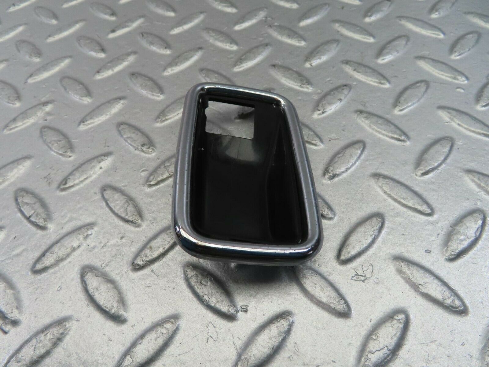 10763 Mercedes-Benz W123 230E Chrome Frame For Door Opener Left 1087600511