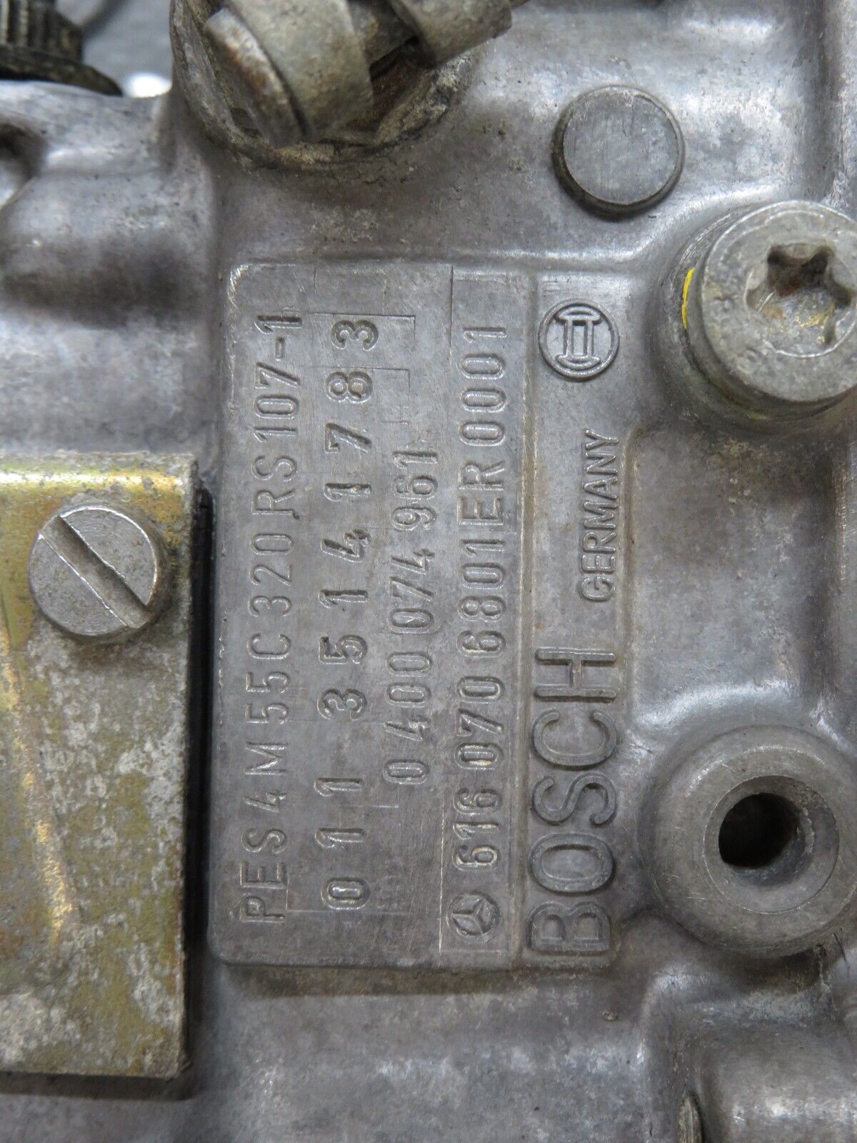 26954 Mercedes-Benz W123 240D Diesel Fuel Injection Pump Bosch 6160706801